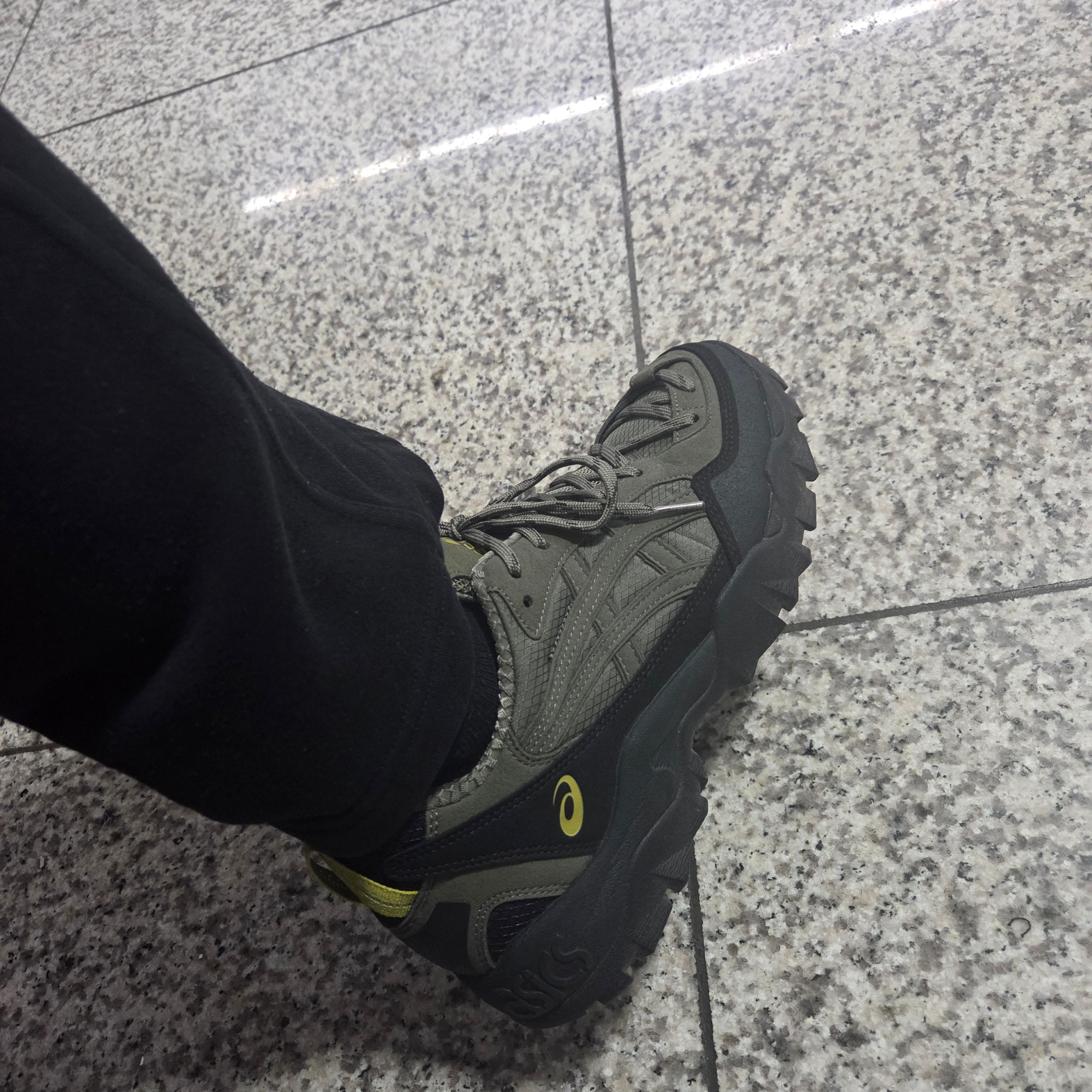 Asics Gel-Pickax Smog Green 착용 스타일 - 1