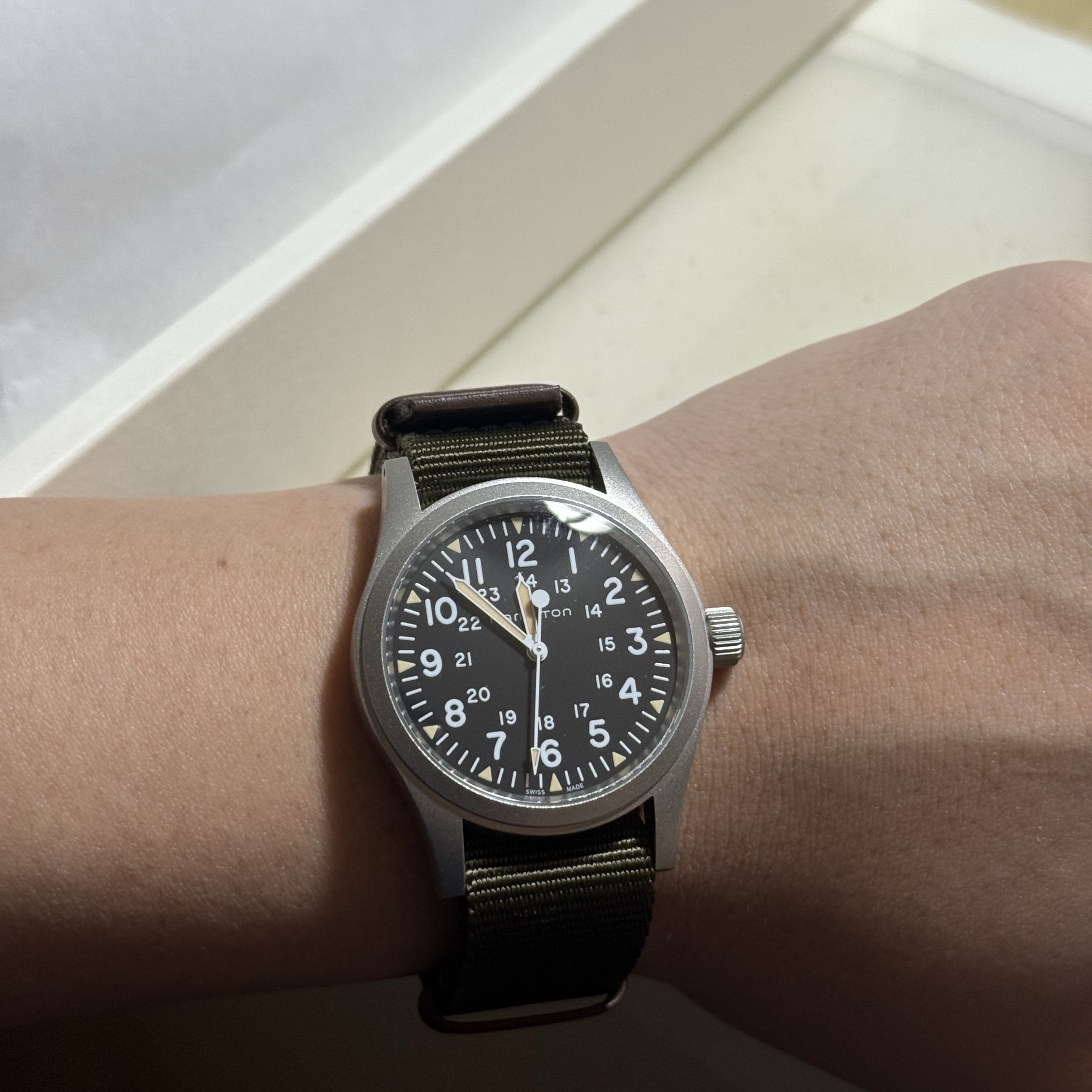 Hamilton Khaki Field Mechanical 38mm Nato Strap Green Black 착용 스타일 - 3