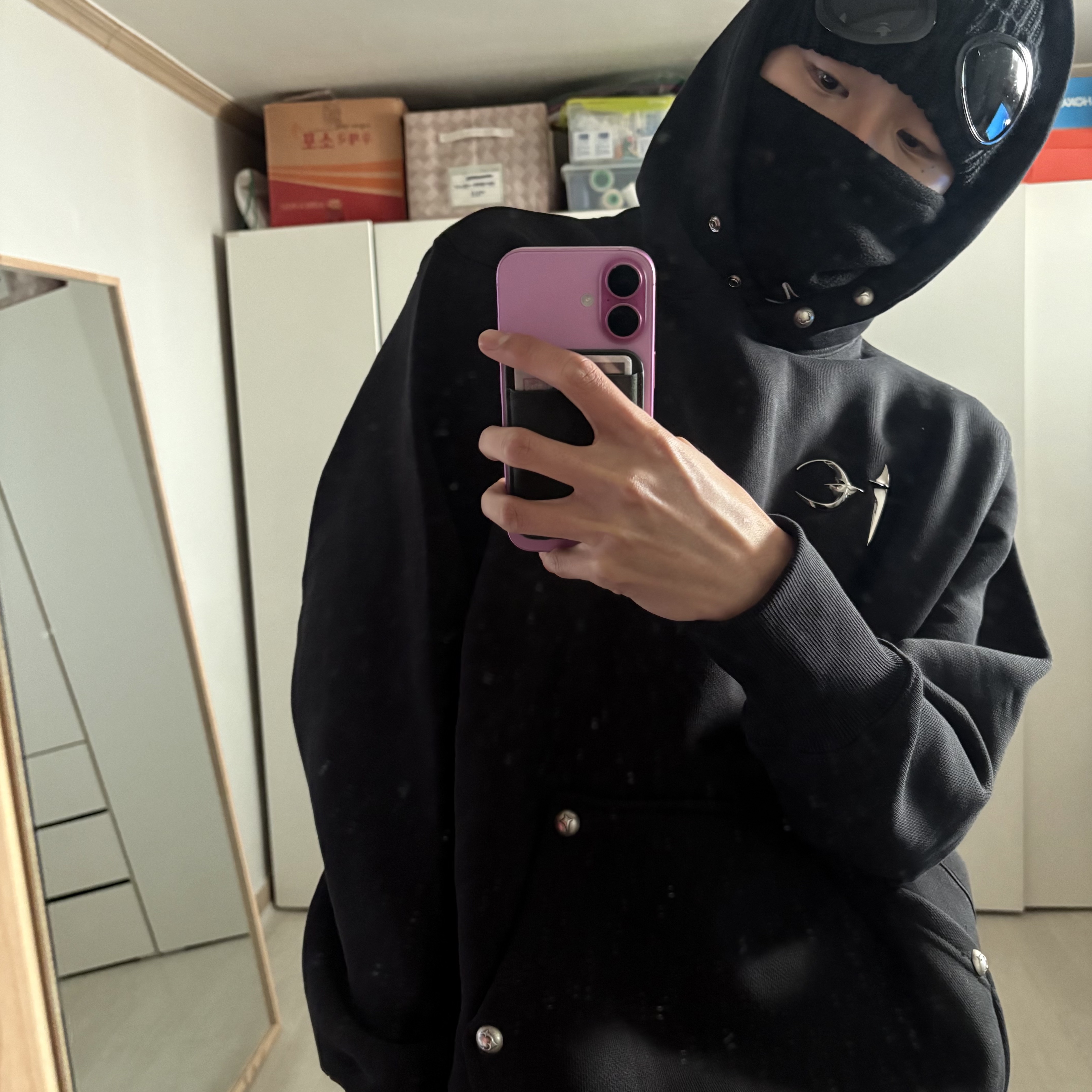 Thug Club Armor Hoodie Black 착용 스타일