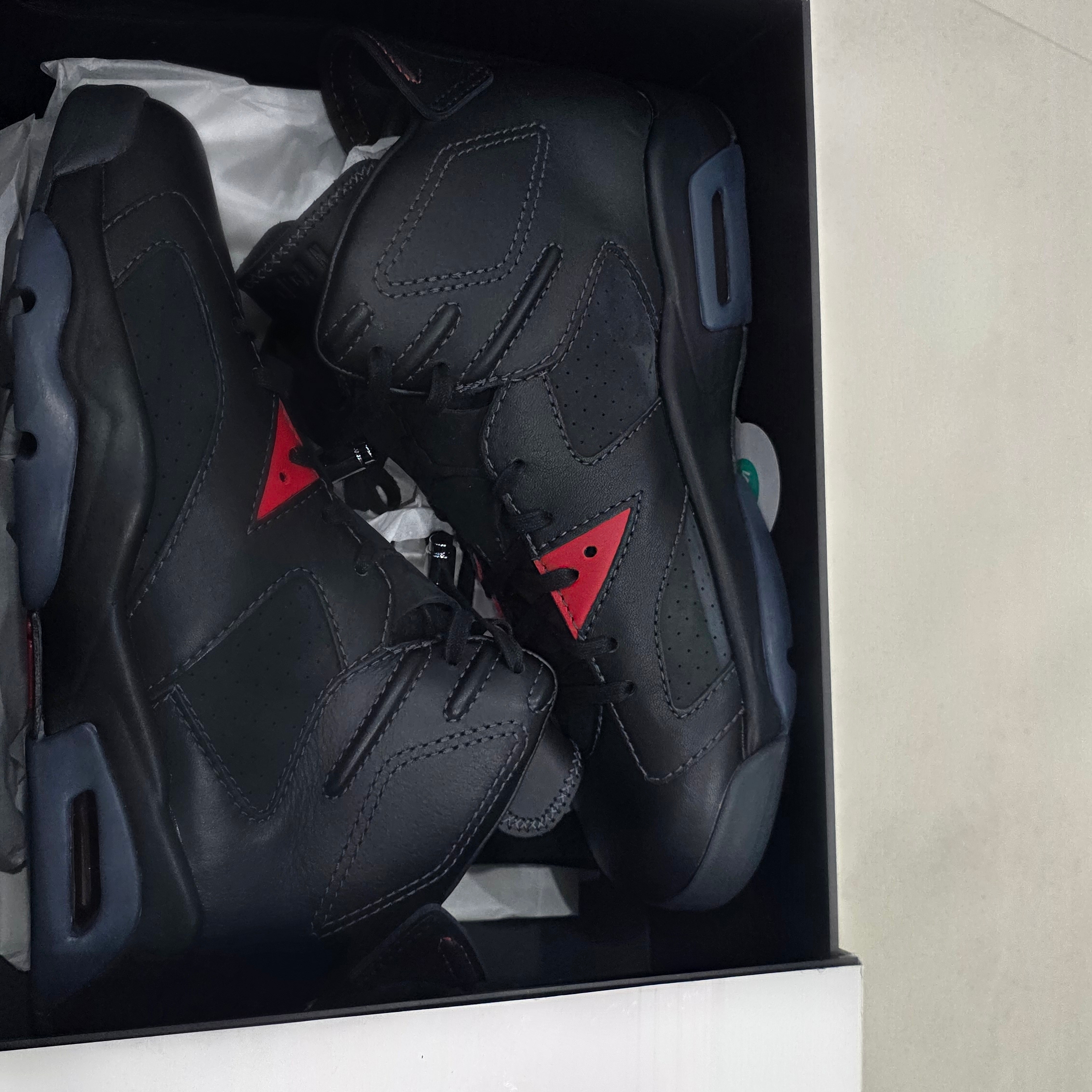 Jordan 6 Retro PRM Bin 23 Off Noir Picante Red 착용 스타일 - 1