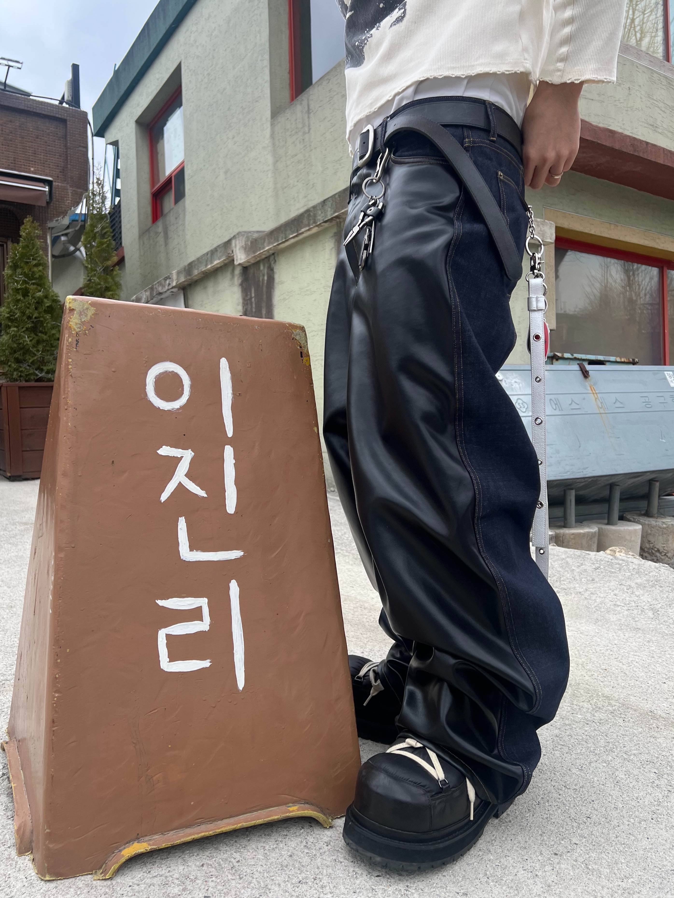 MJD Cowboy Canvas Harrington Jacket Charcoal, Undermycar MU.128 Original Logo Cracked Leather Belt Silver / Black 착용 스타일 - 5