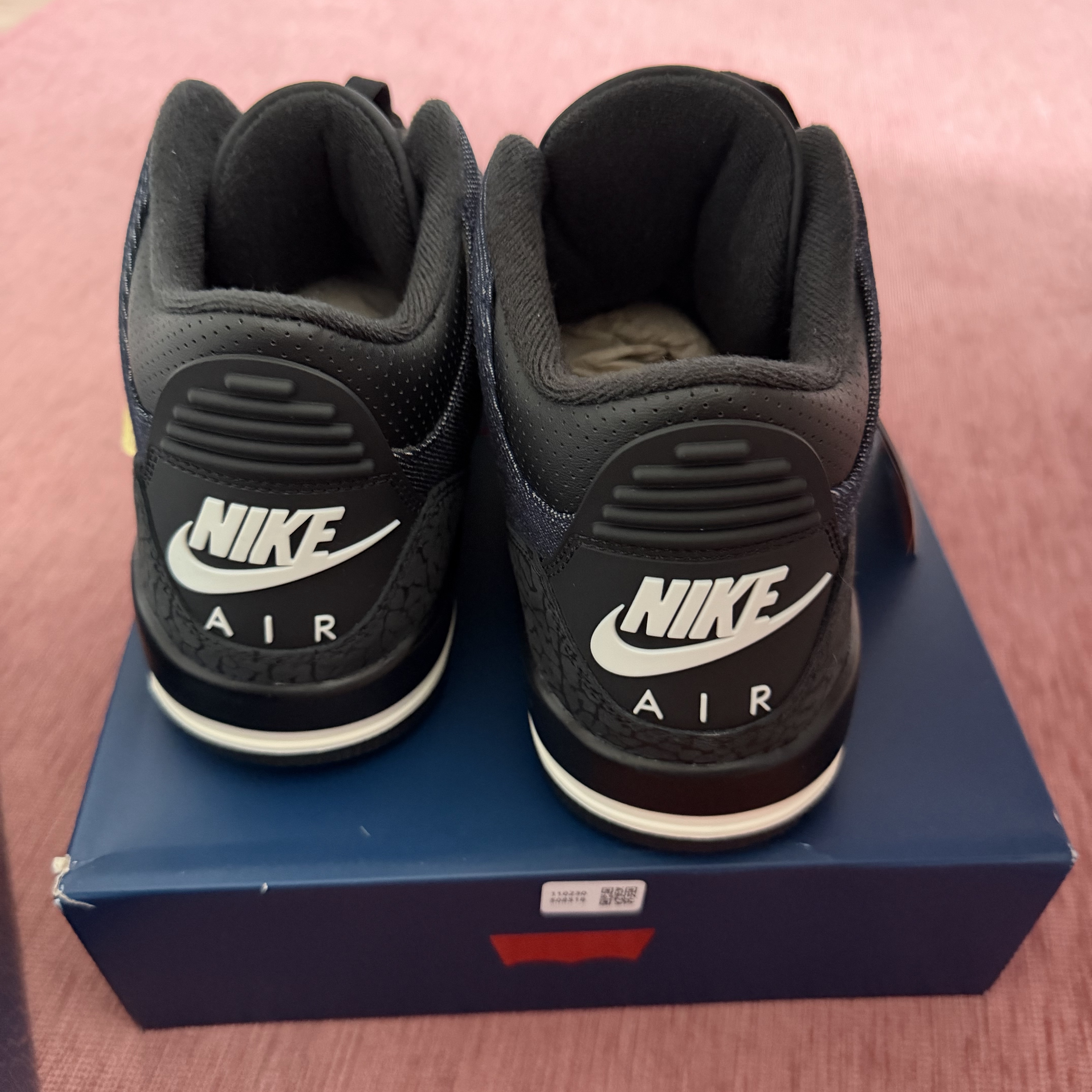 Jordan 3 x Levi’s Indigo and Gym Red 착용 스타일 - 4