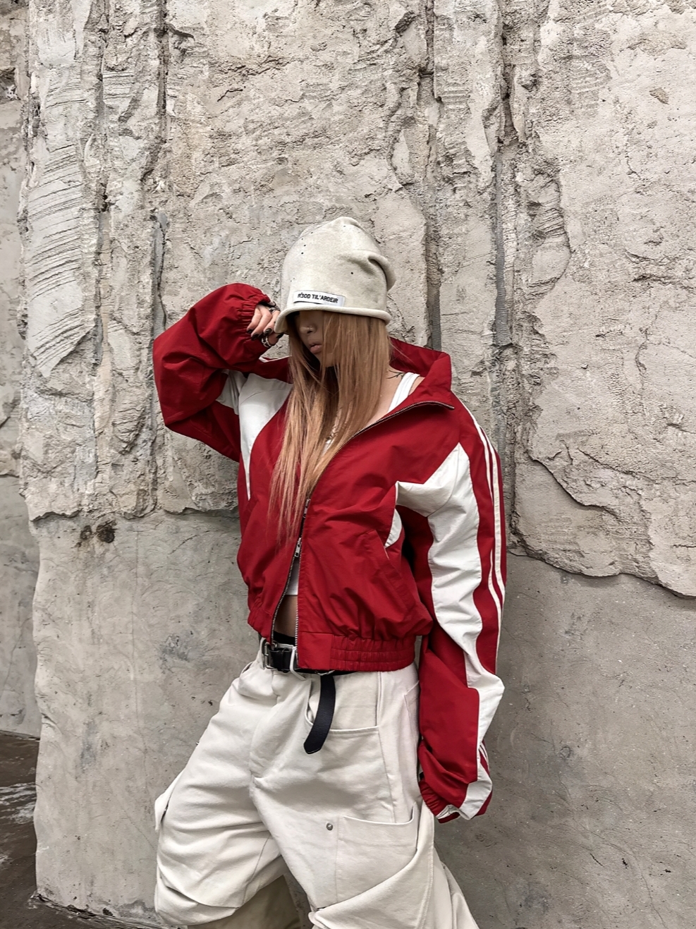 ROARINGRAD 26 Crop Track Jacket Red 착용 스타일 - 1