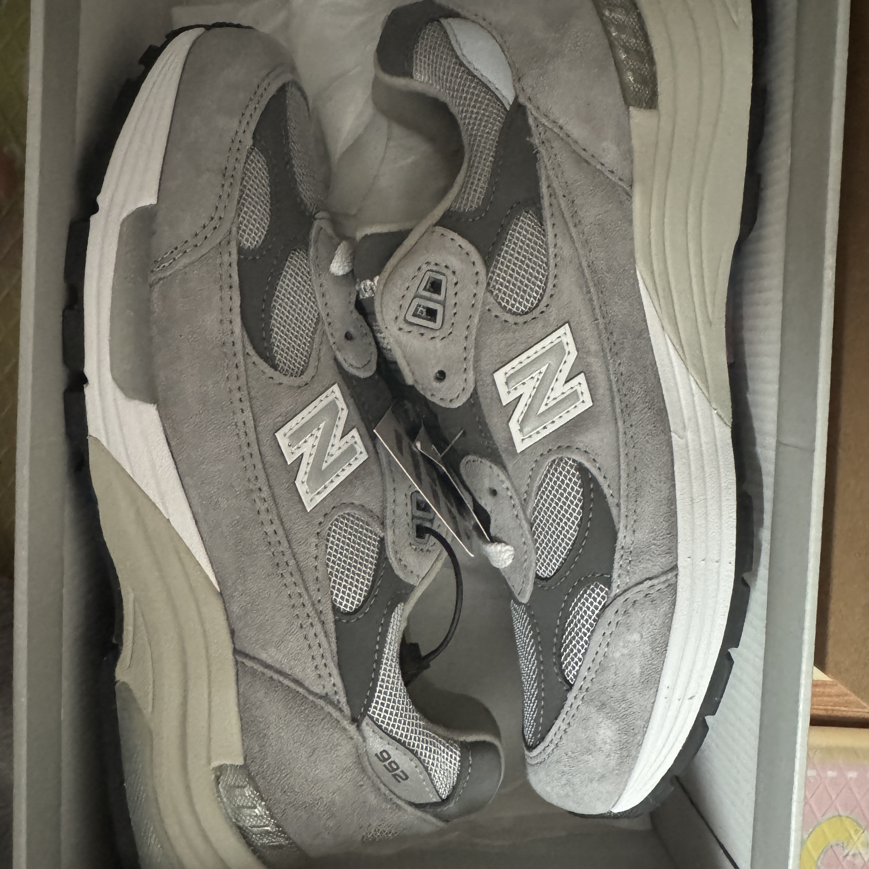New Balance 992 Made in USA Core Grey Silver Metallic 착용 스타일