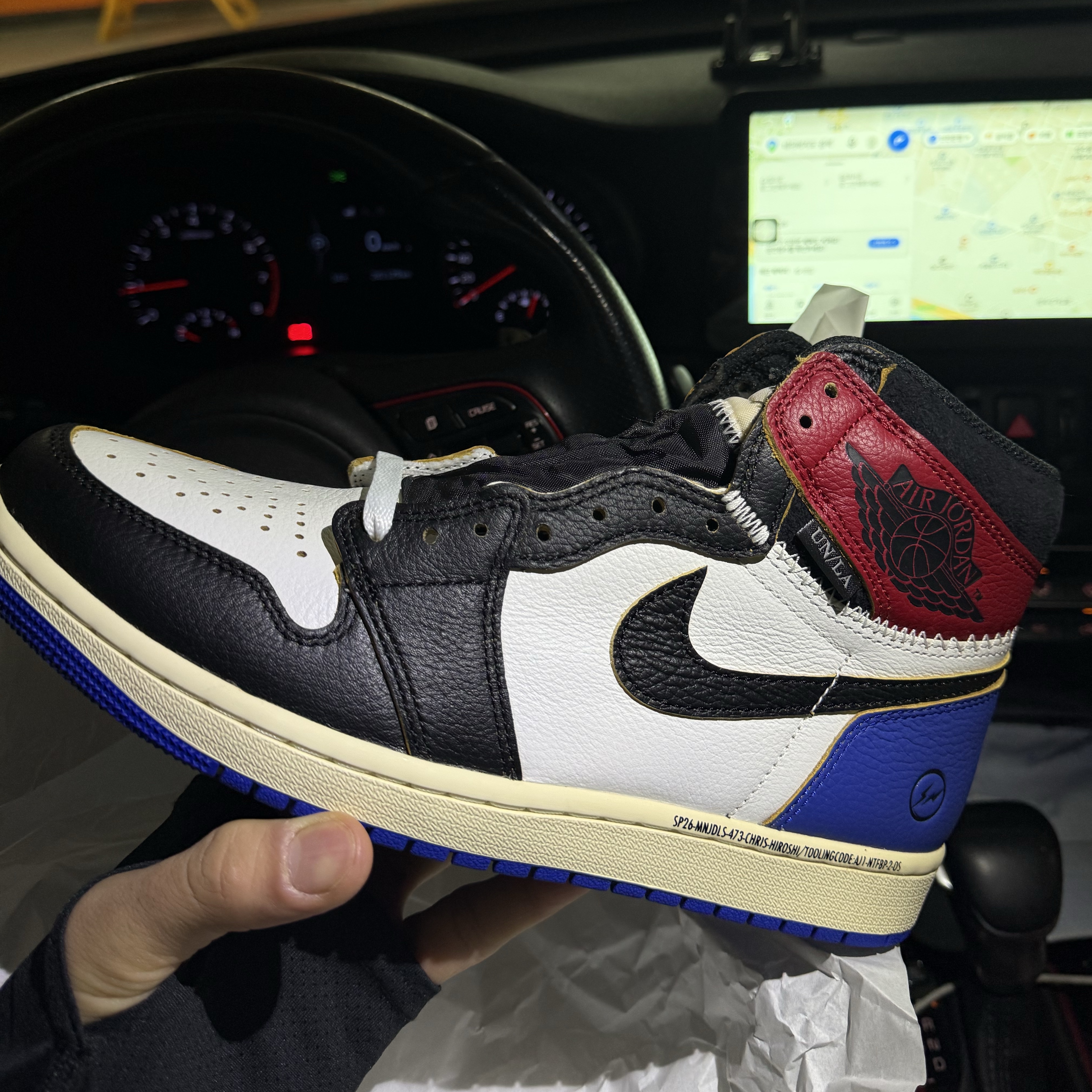 Jordan 1 x Fragment x Union LA Black and Varsity Red 착용 스타일