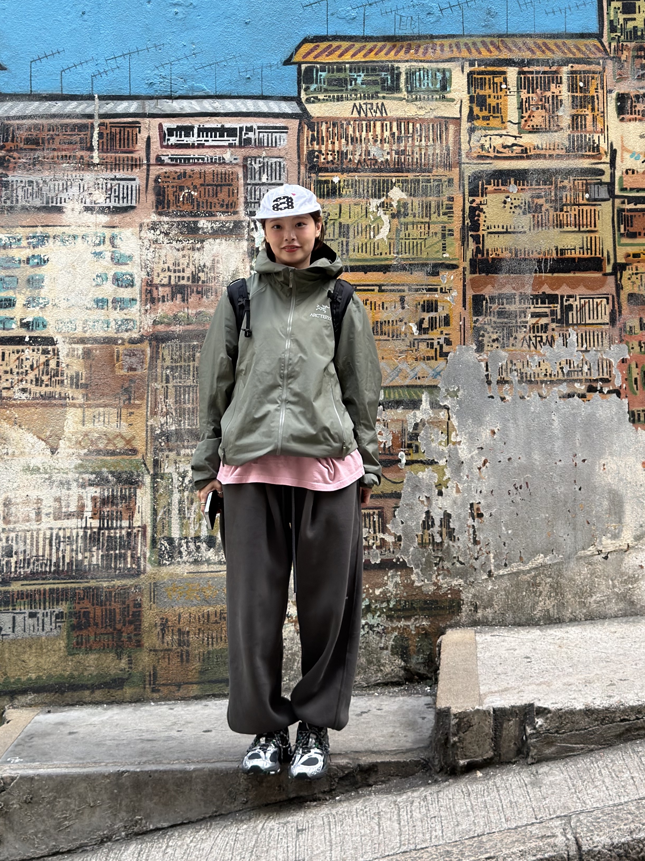 Asics Gel-Nimbus 10.1 Obsidian Grey Green Basil, Undermycar Mu.03 Anti Fxxking Logo Play Oversized Sweat Jogger Olive 착용 스타일 - 7