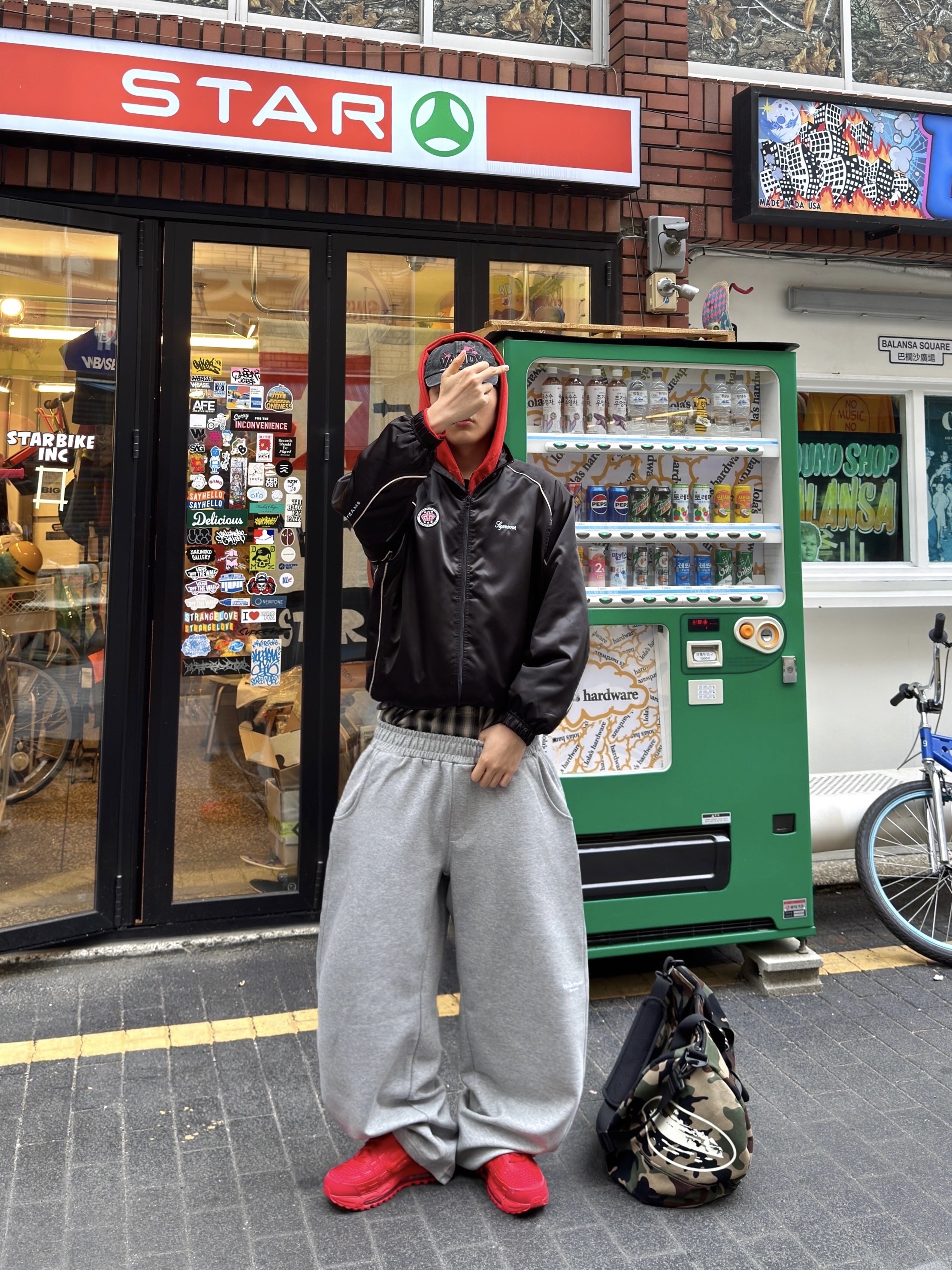 Undermycar Mu.163 Classic Logo Baggy Fit Sweat Pants Melange Gray, Nike Air Max TL 2.5 Valentine’s Day University Red Black 착용 스타일 - 2