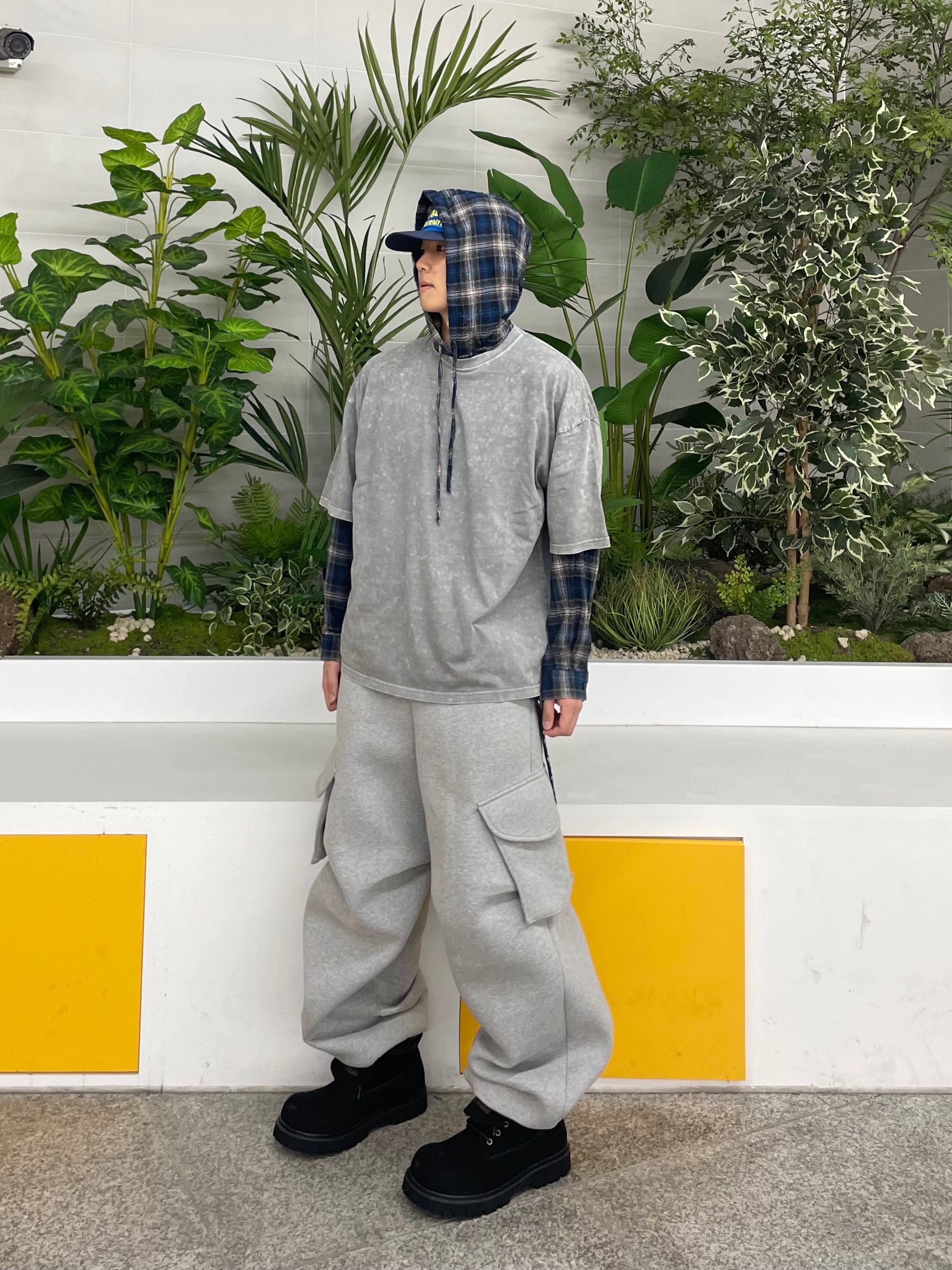 Kamien x MJD Double Hole Belt Black Shearling Calfskin, Alex Zono Running Is My Best Friend Trucker Blue 착용 스타일 - 1