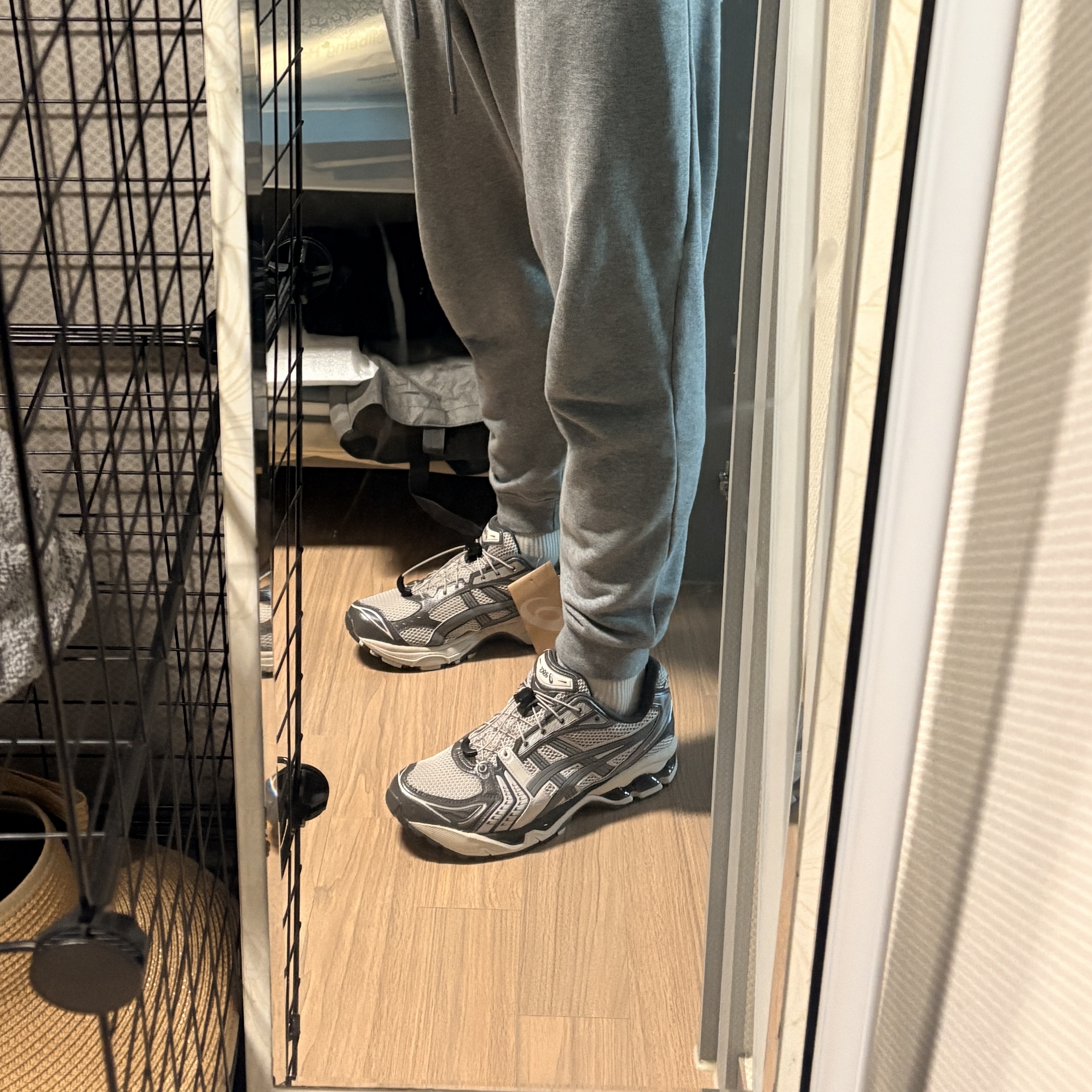 Asics Unlimited Gel-Kayano 14 Oyster Grey Clay Grey 착용 스타일 - 1