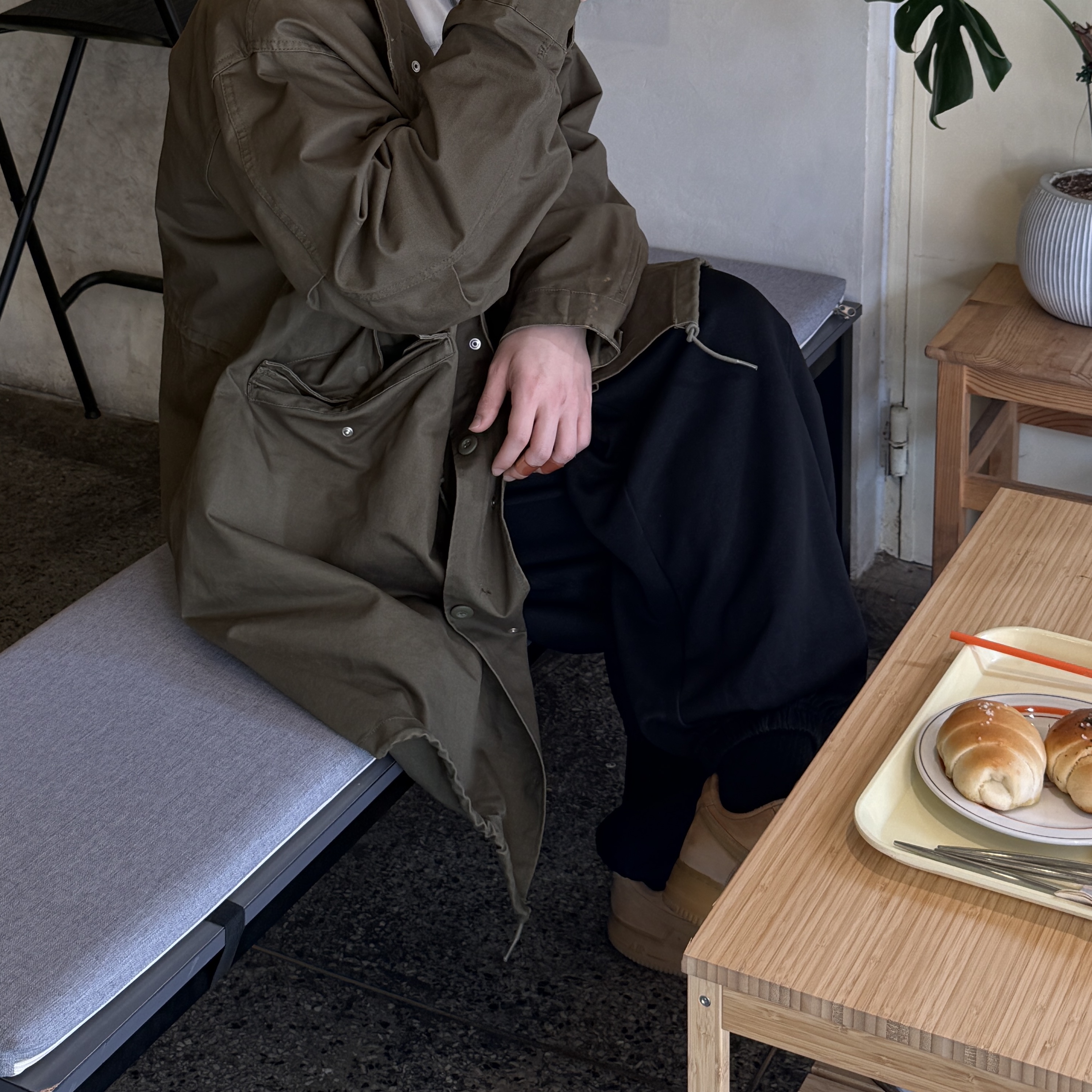 Nike Air Force 1 '07 WB Flax 착용 스타일