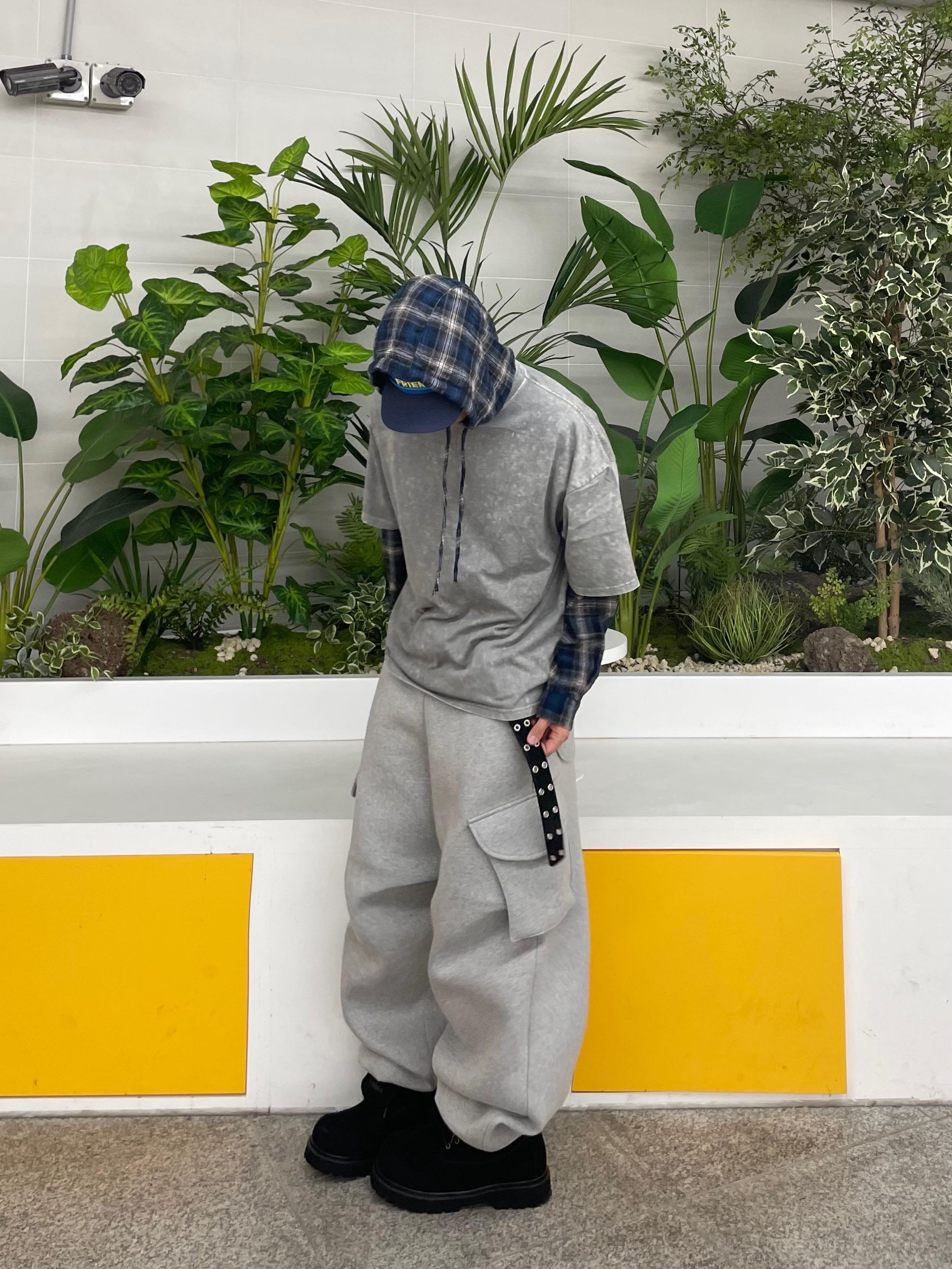 Kamien x MJD Double Hole Belt Black Shearling Calfskin, Alex Zono Running Is My Best Friend Trucker Blue 착용 스타일 - 3