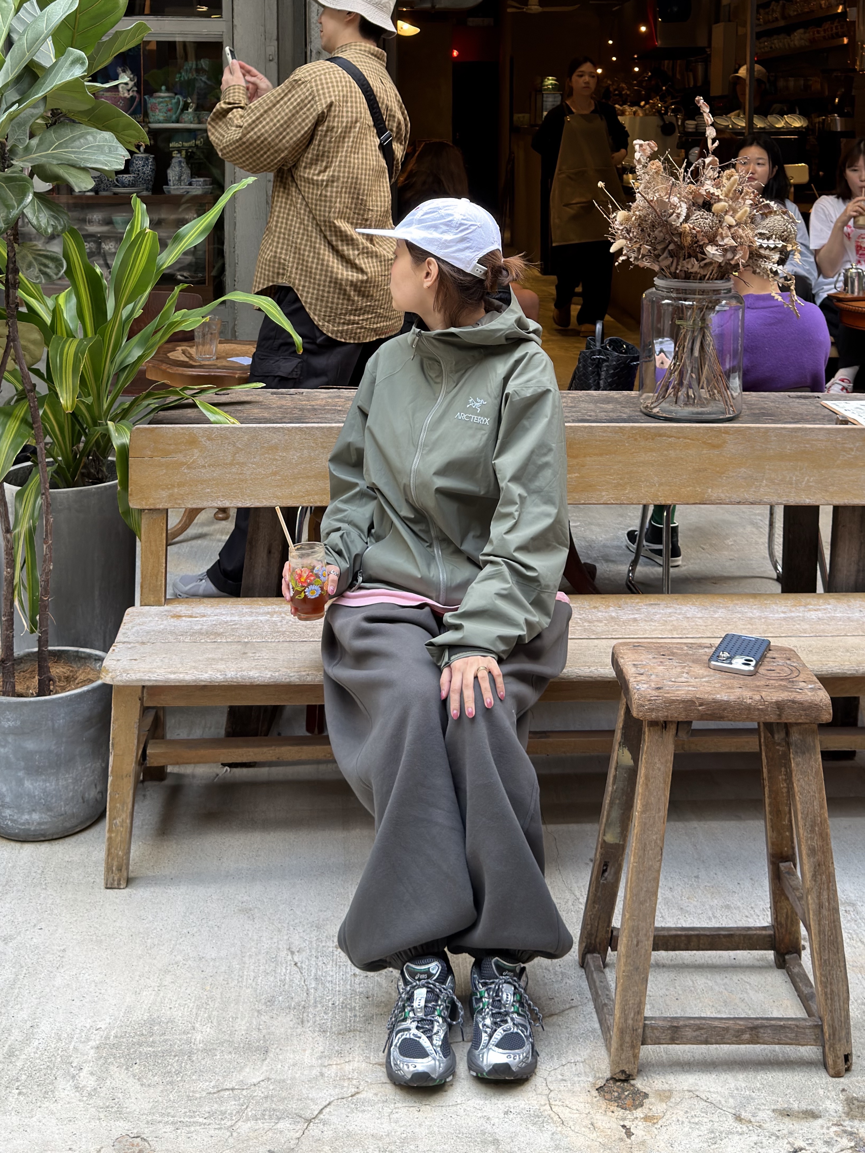 Asics Gel-Nimbus 10.1 Obsidian Grey Green Basil, Undermycar Mu.03 Anti Fxxking Logo Play Oversized Sweat Jogger Olive 착용 스타일 - 5