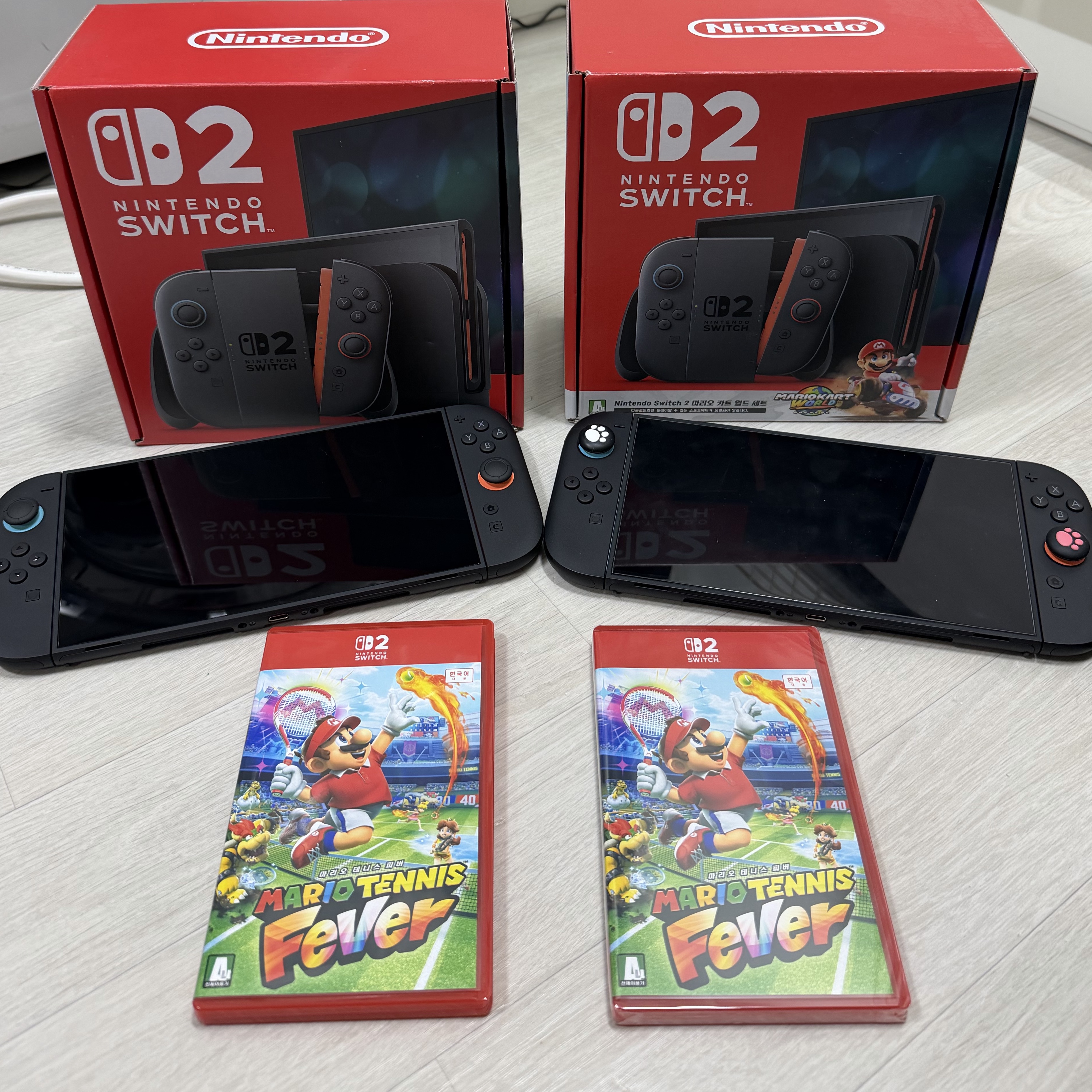 Nintendo Switch 2 Mario Kart World Set (With Software/Korean Ver.), Nintendo Switch 2 Black (Korean Ver.) 착용 스타일