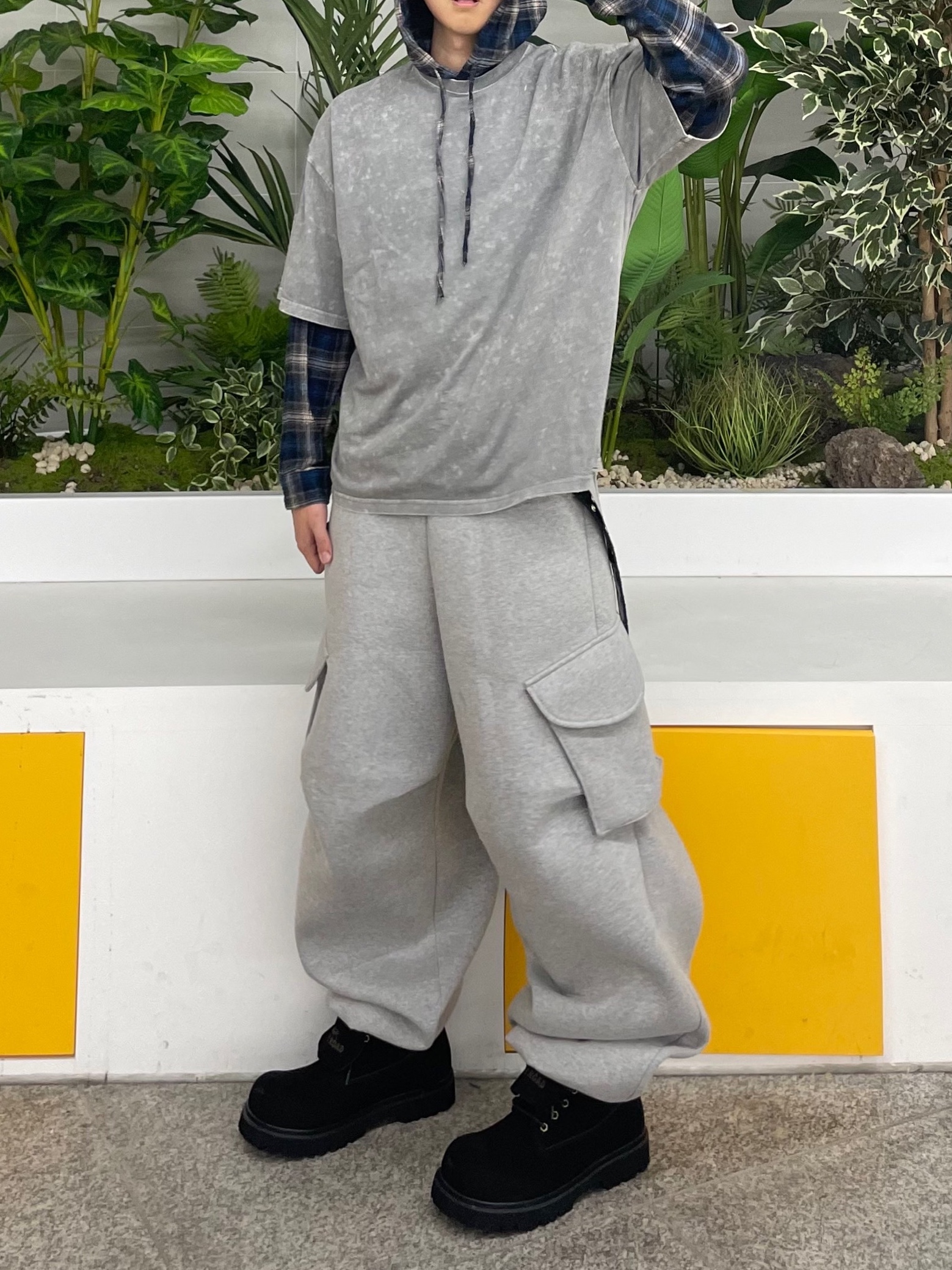 Kamien x MJD Double Hole Belt Black Shearling Calfskin, Alex Zono Running Is My Best Friend Trucker Blue 착용 스타일 - 4