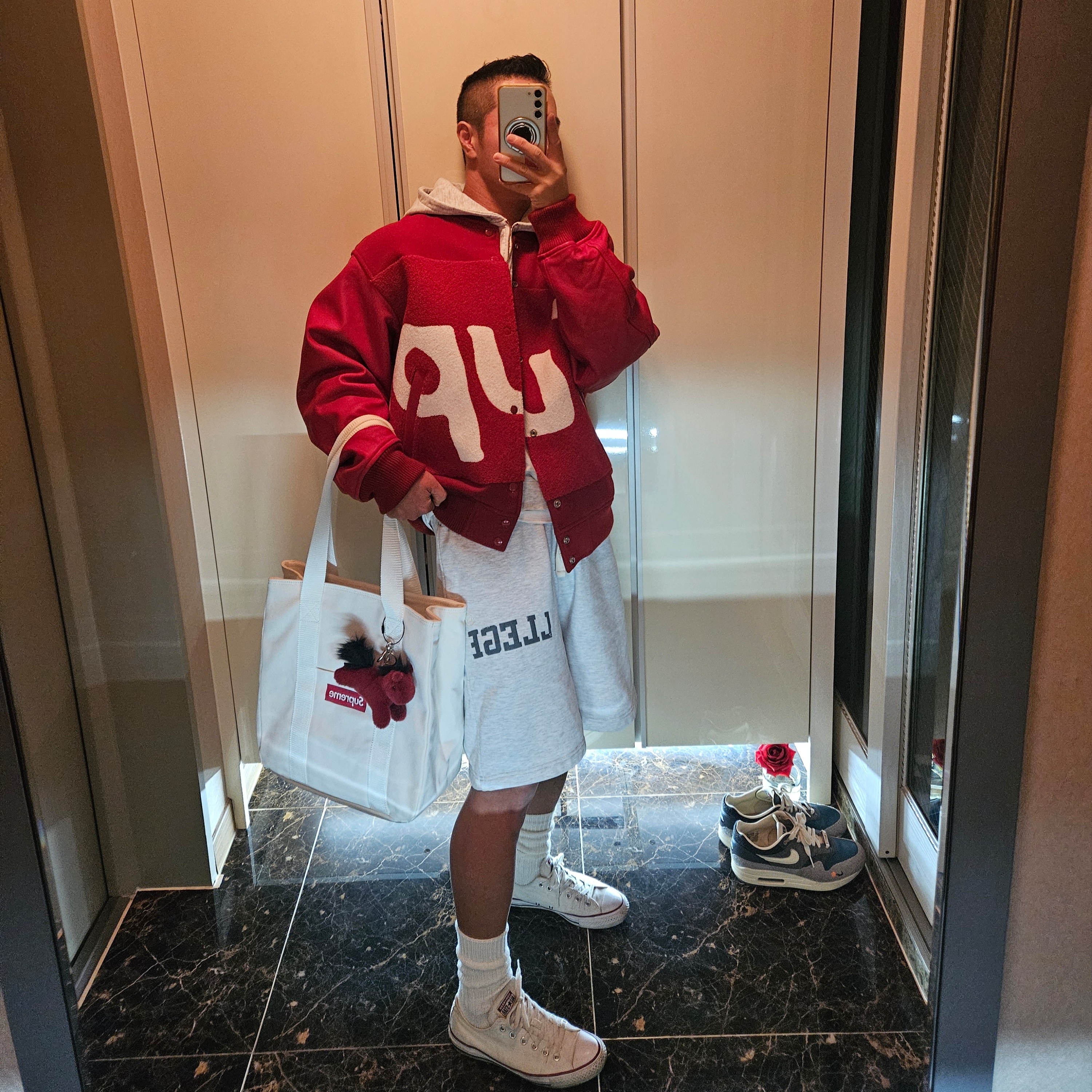 Supreme Big Logo Chenille Varsity Jacket Red - 24SS, Supreme Canvas Tote White 착용 스타일 - 1