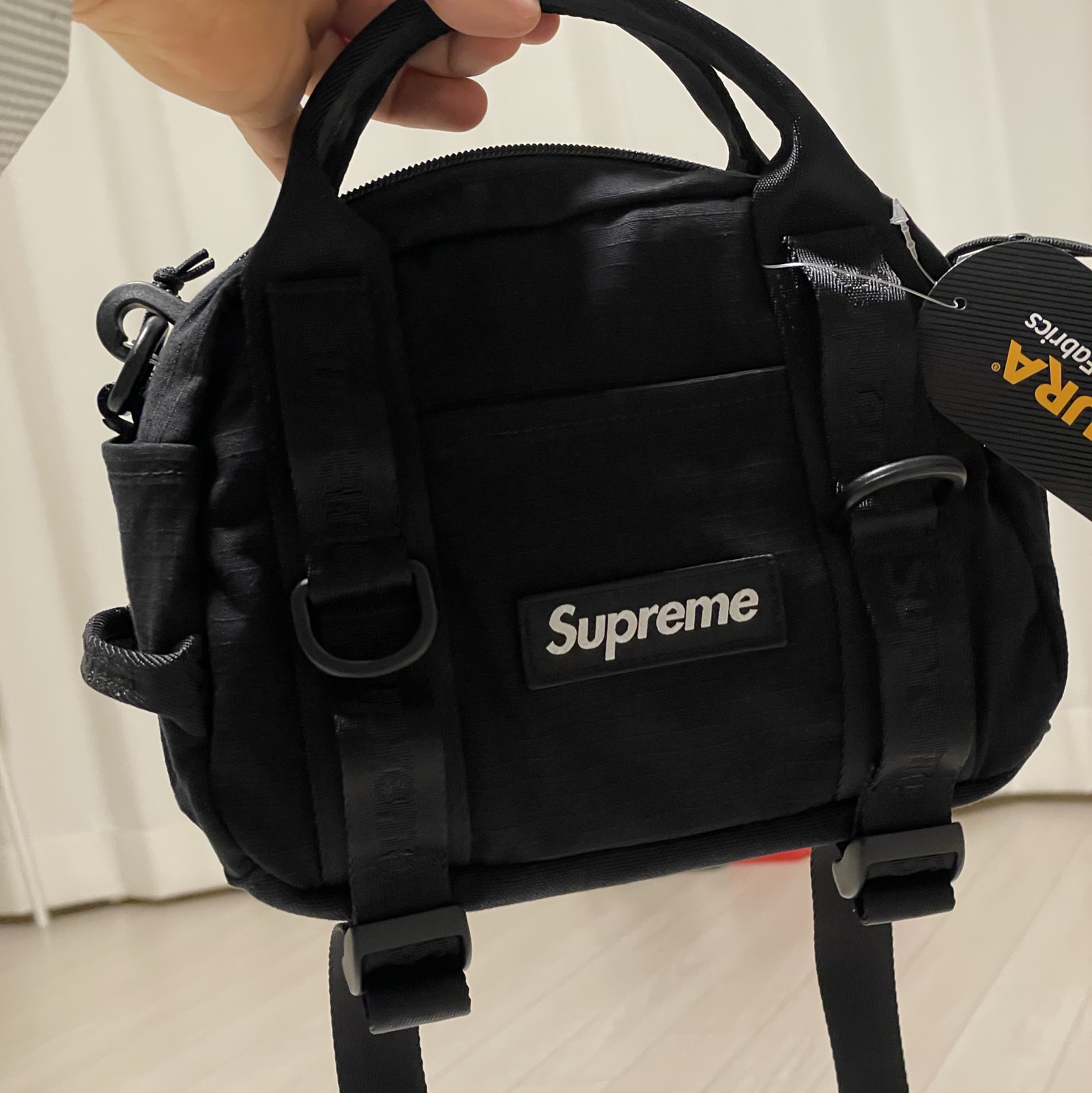 Supreme Mini Duffle Bag Black - 26SS 착용 스타일 - 1