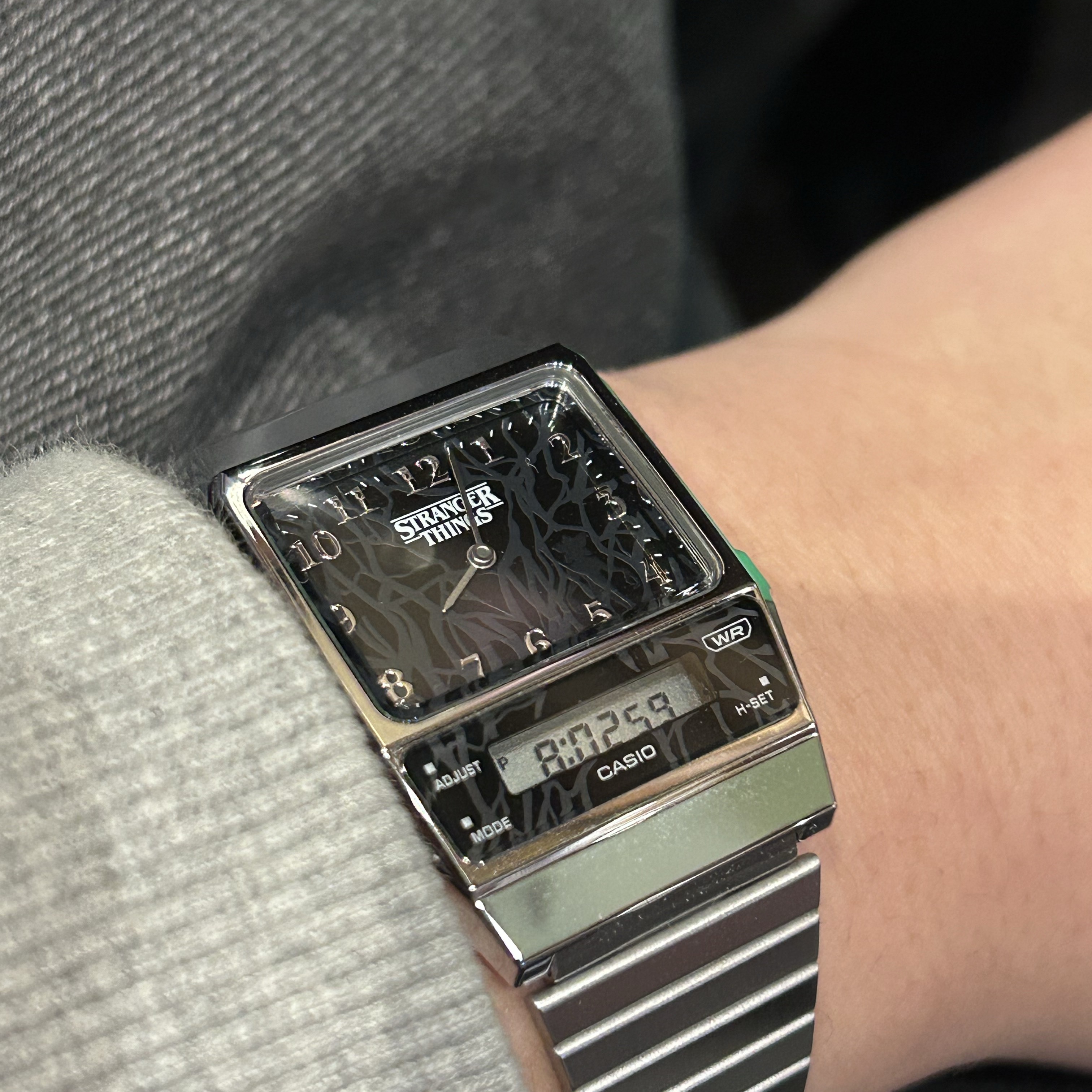 Casio x Stranger Things AQ-800EST-1A 착용 스타일