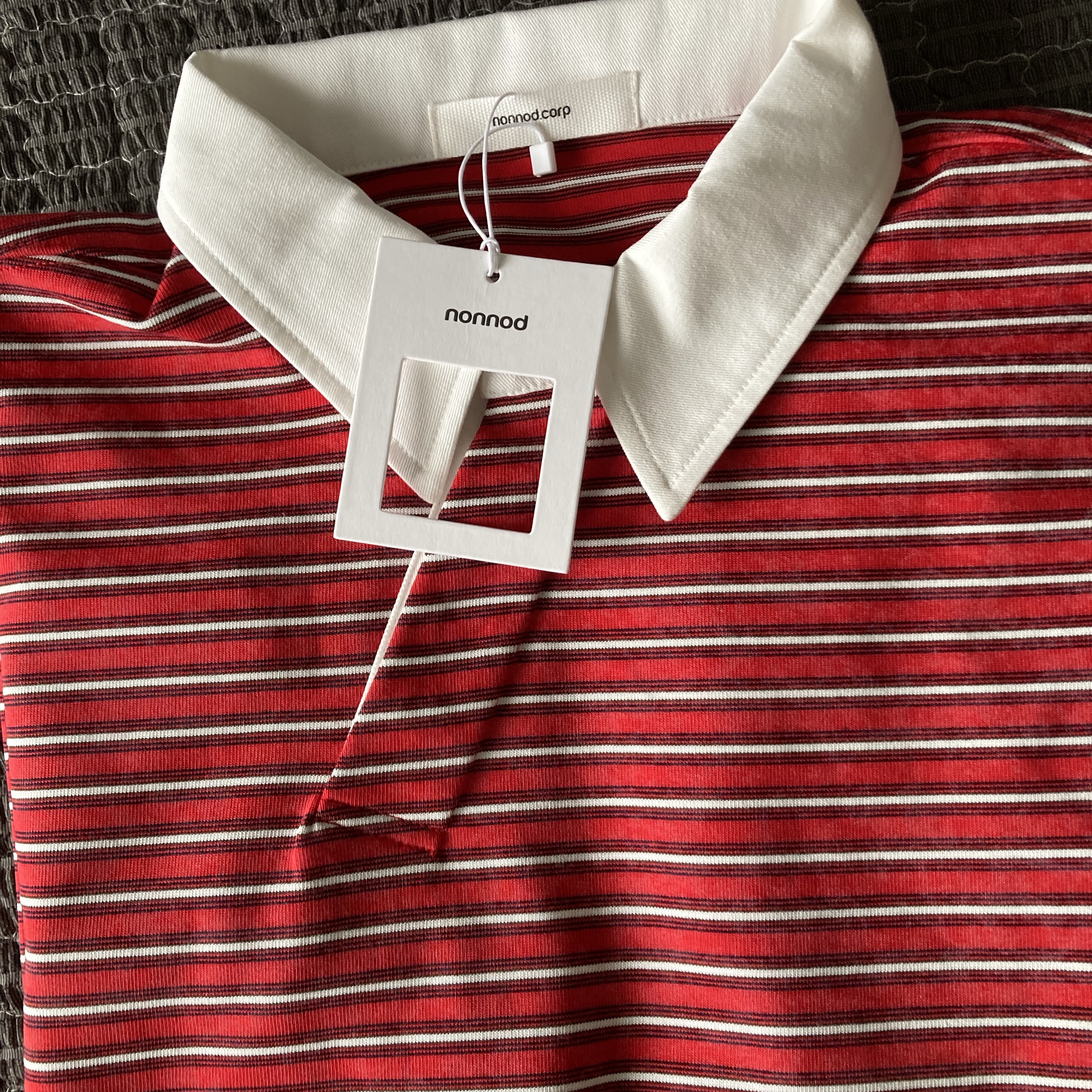 Nonnod Bias Polo Shirt Red Stripe, Nonnod Segment Pants Black 착용 스타일 - 4