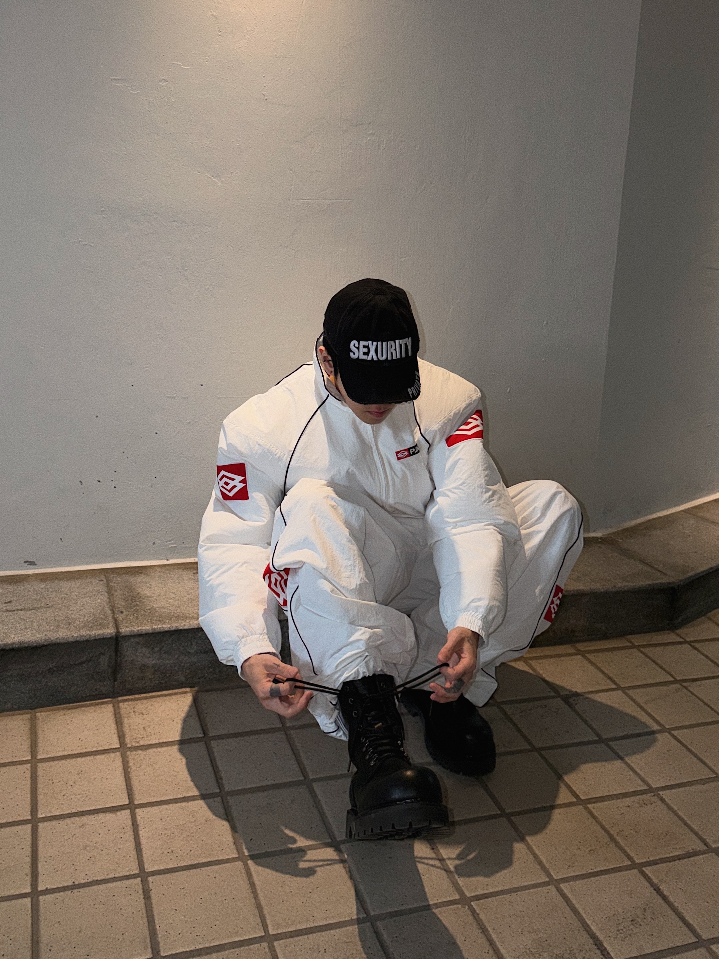 LOSTGARDEN Phantom, Protocol Index Exaggerated Shoulder Air Jacket White 착용 스타일 - 5