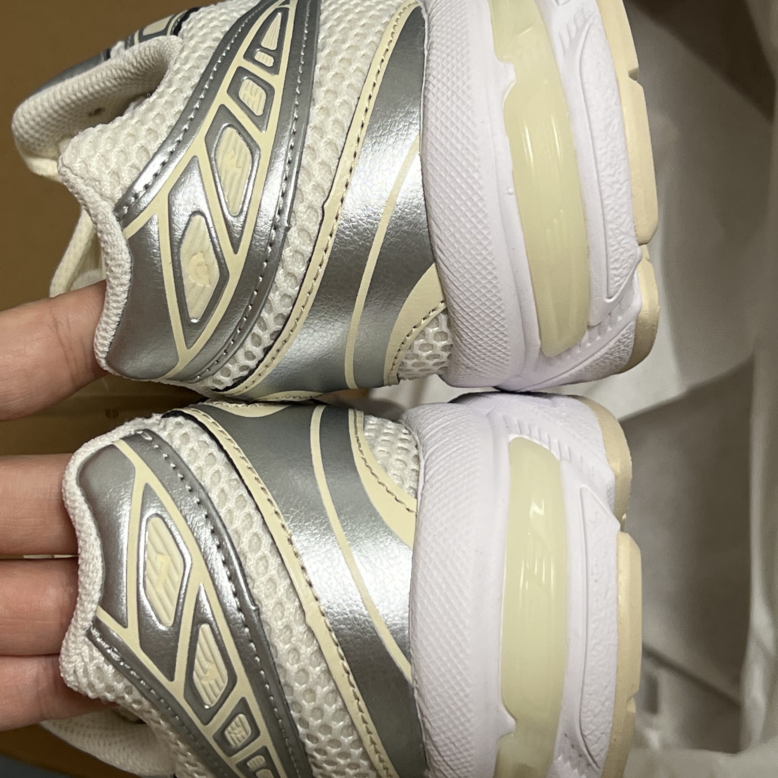 (W) Asics Gel-1130 Cream Pure Silver 착용 스타일 - 3