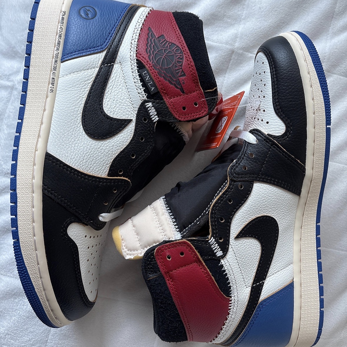 Jordan 1 x Fragment x Union LA Black and Varsity Red 착용 스타일