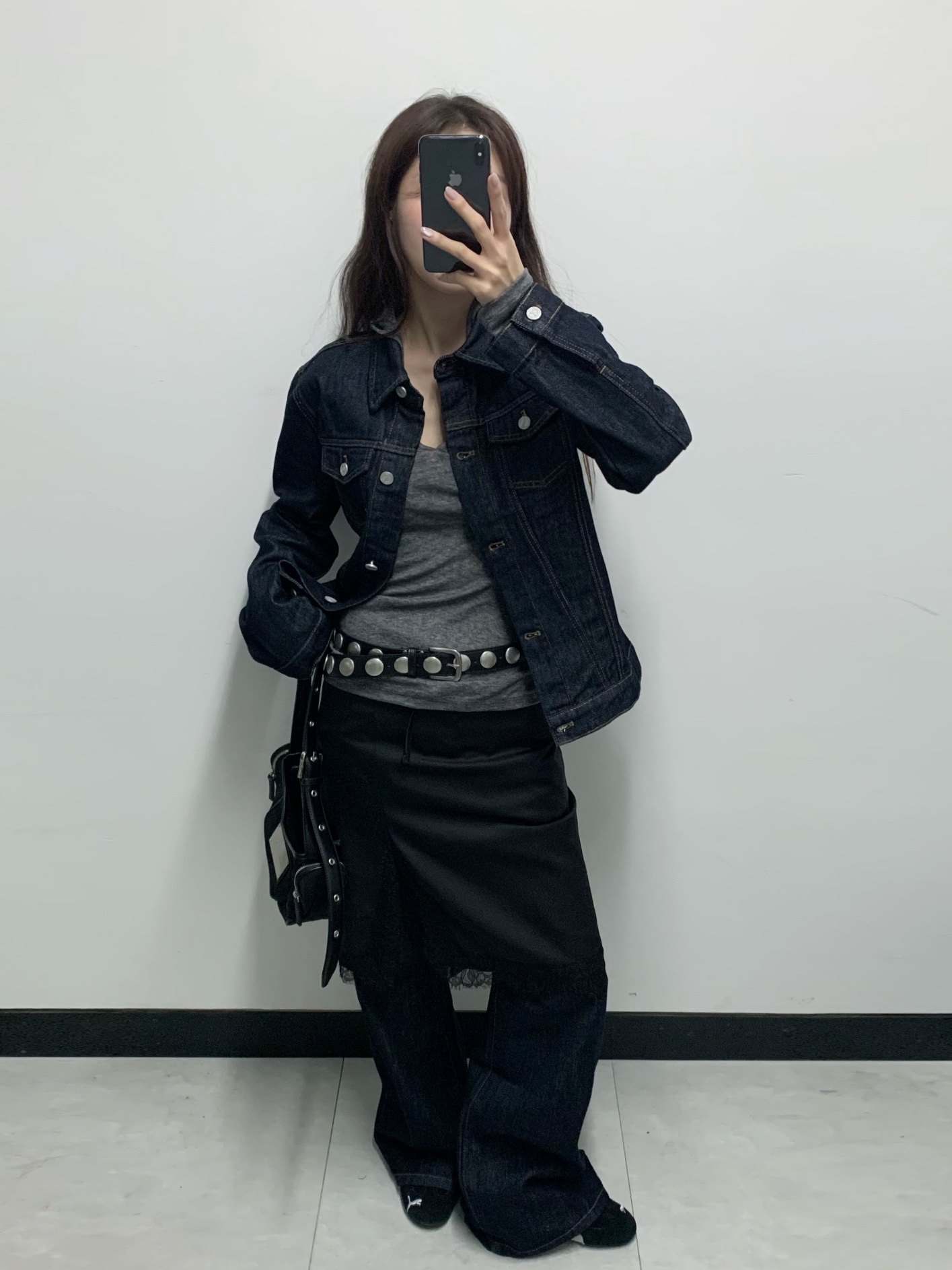 Matin Kim Madeleine Round Bag Black, Puma Speedcat OG Black White 착용 스타일 - 1