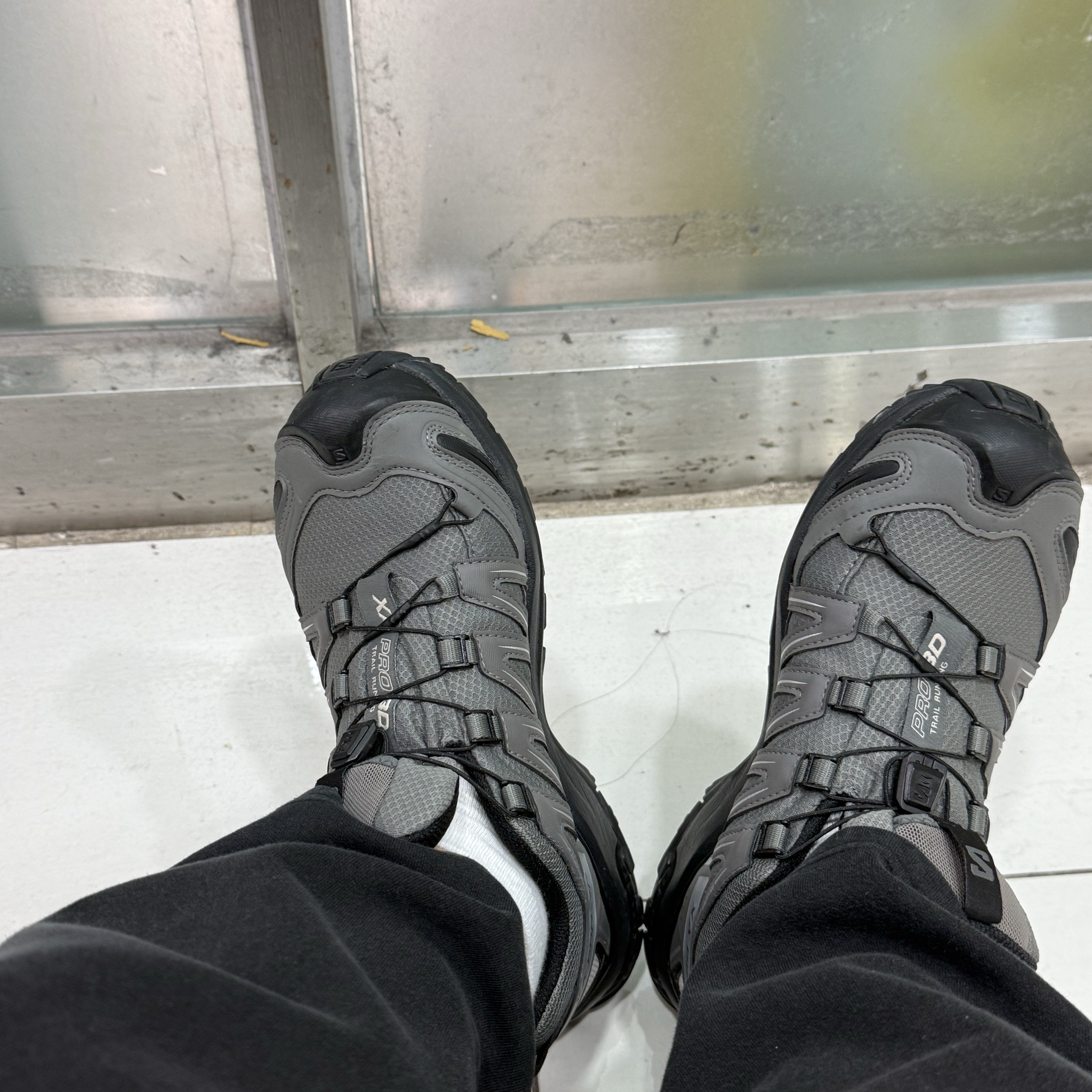 Salomon XA Pro 3D GTX Pewter Black Silver Cloud 착용 스타일 - 2