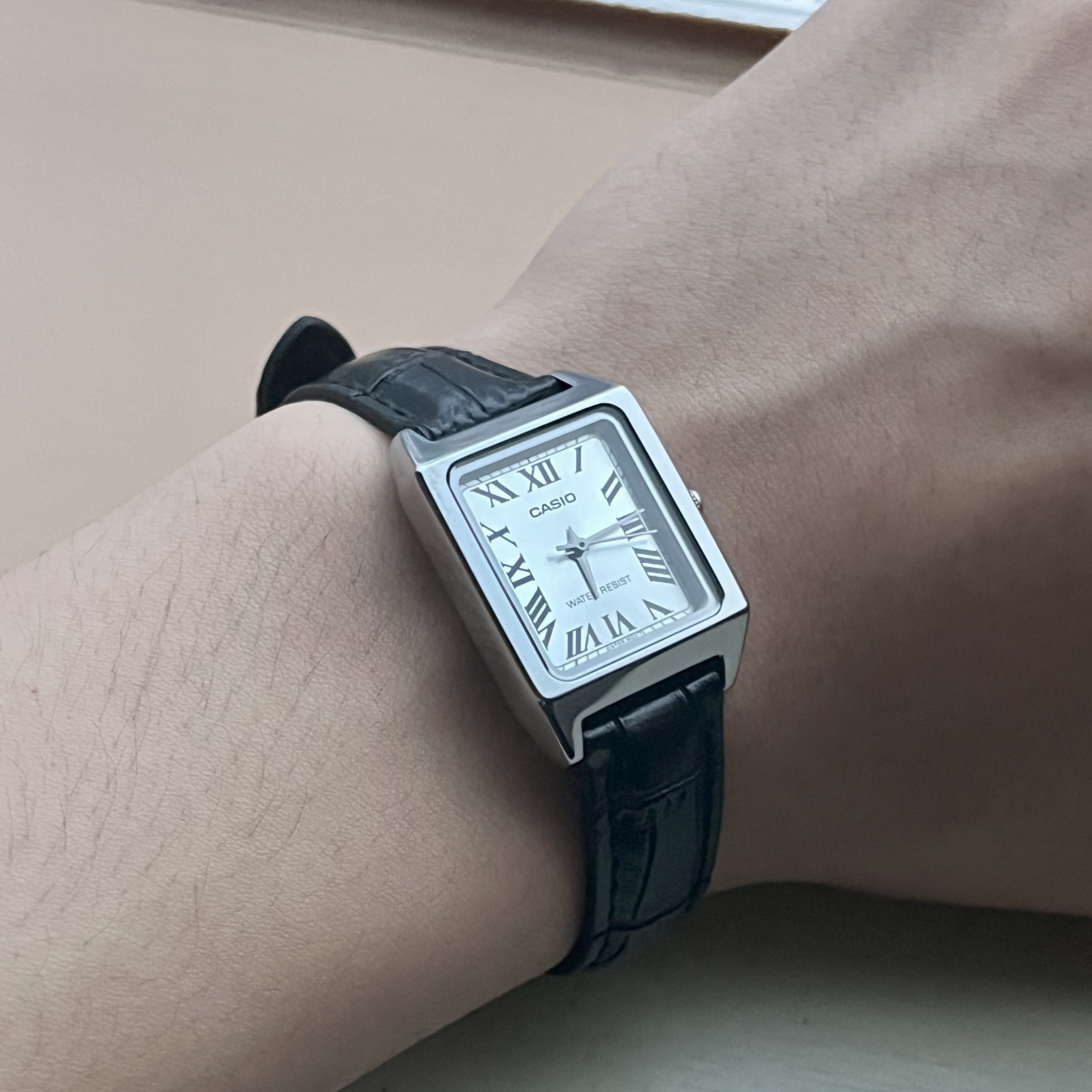 Casio LTP-V007L-7B1 착용 스타일
