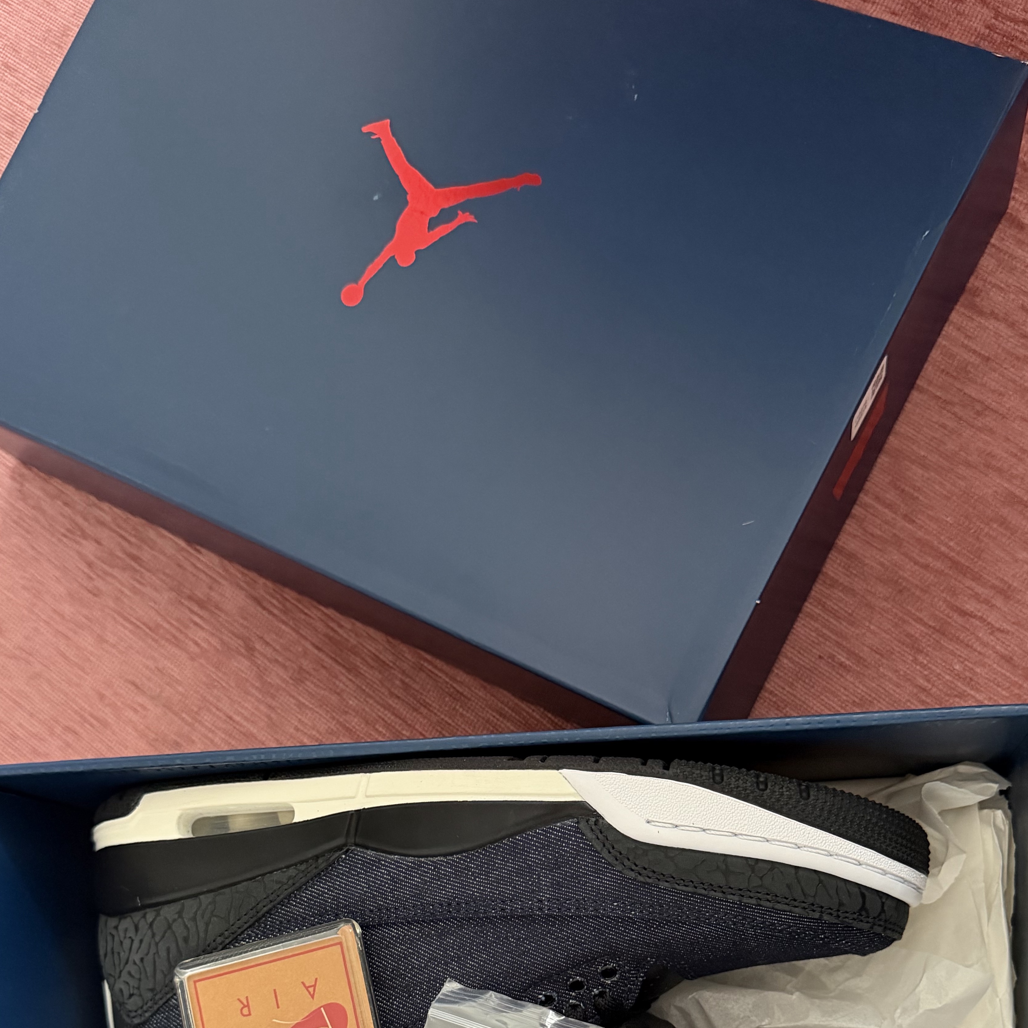 Jordan 3 x Levi’s Indigo and Gym Red 착용 스타일 - 2
