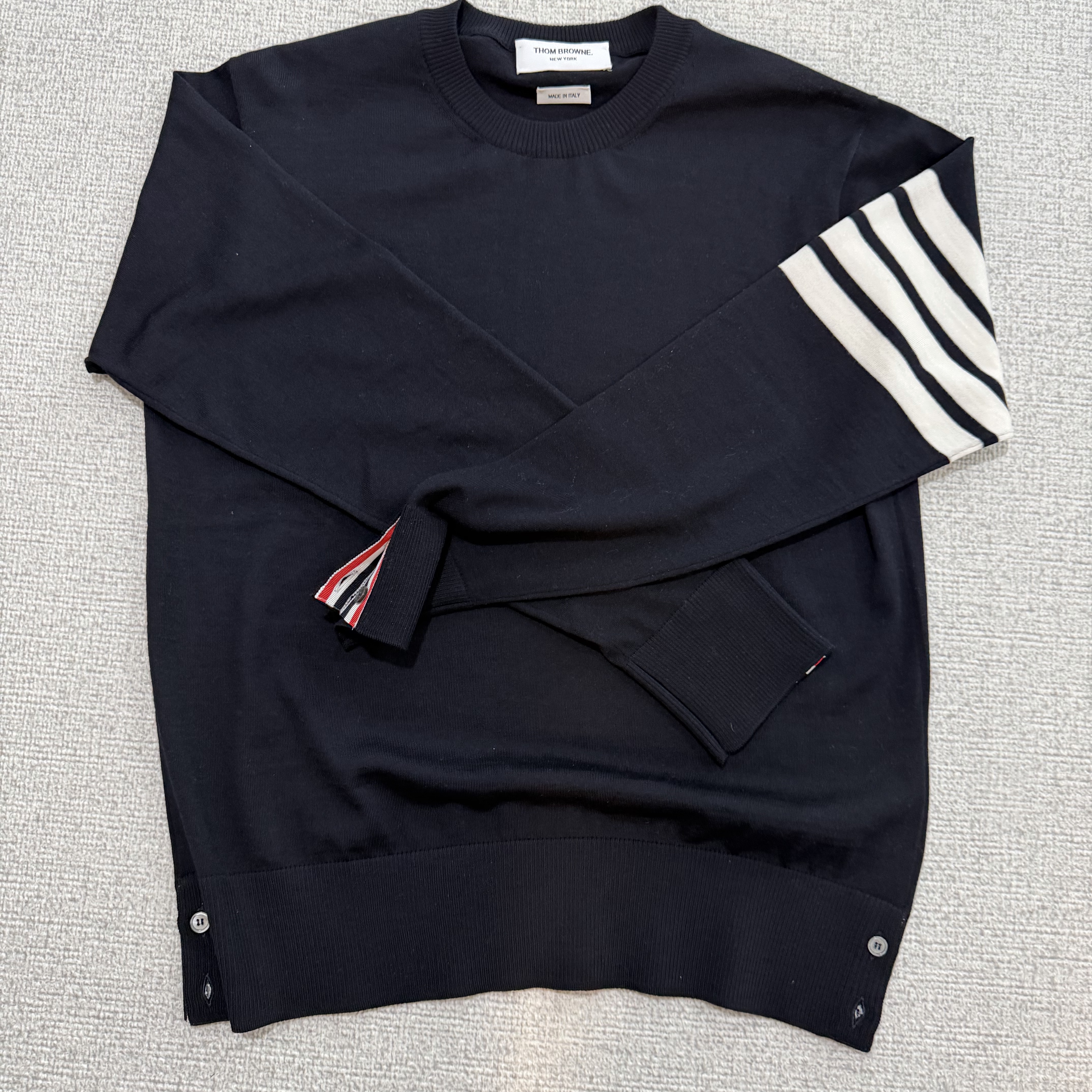 Thom Browne Fine Merino Wool Stitch 4-Bar Classic Crewneck Pullover Knit Navy 착용 스타일