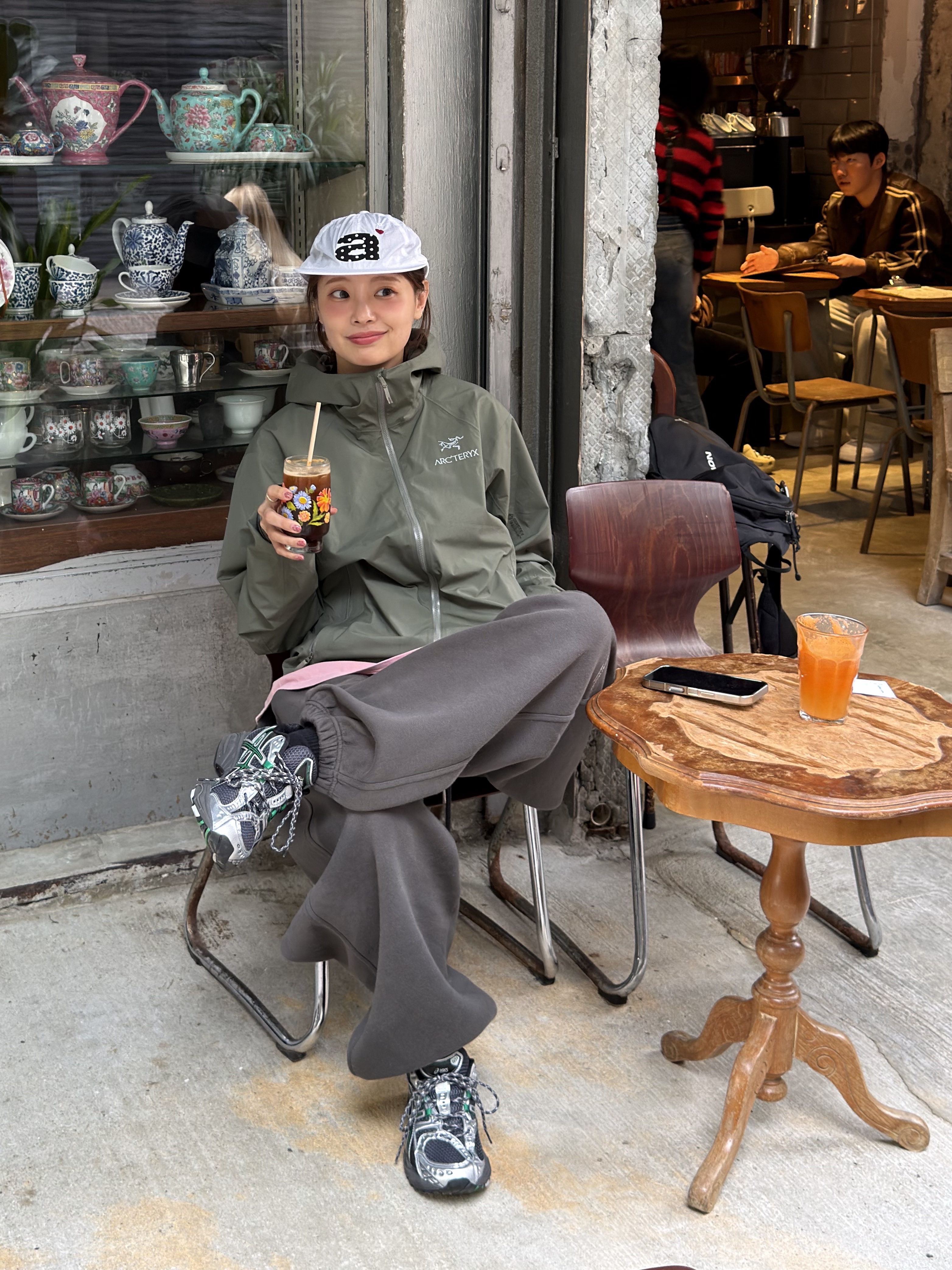 Asics Gel-Nimbus 10.1 Obsidian Grey Green Basil, Undermycar Mu.03 Anti Fxxking Logo Play Oversized Sweat Jogger Olive 착용 스타일 - 2