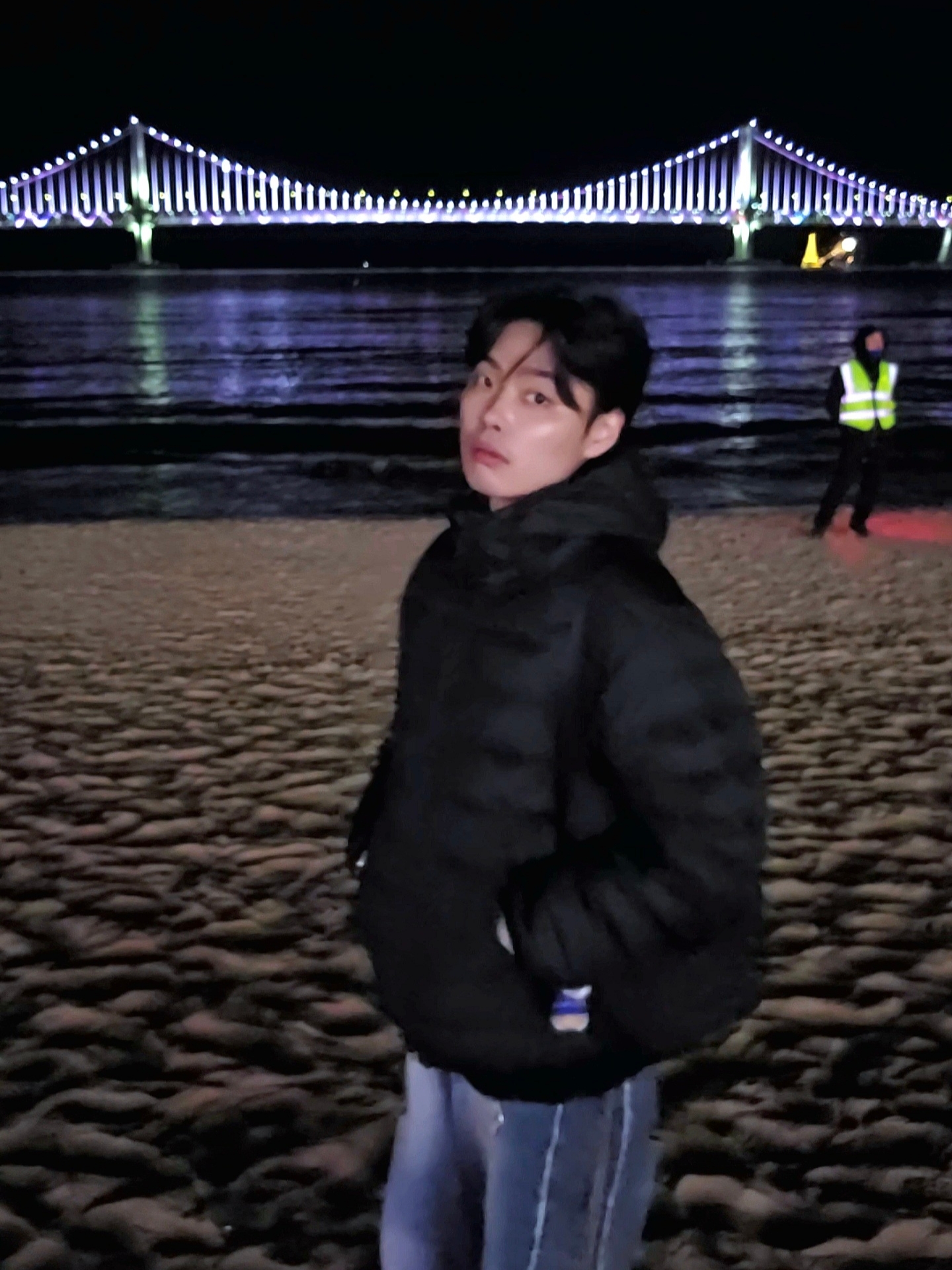 Musinsa Standard City Leisure Hooded Light Down Jacket Black, Arc'teryx Squamish Hoody Black 착용 스타일 - 1