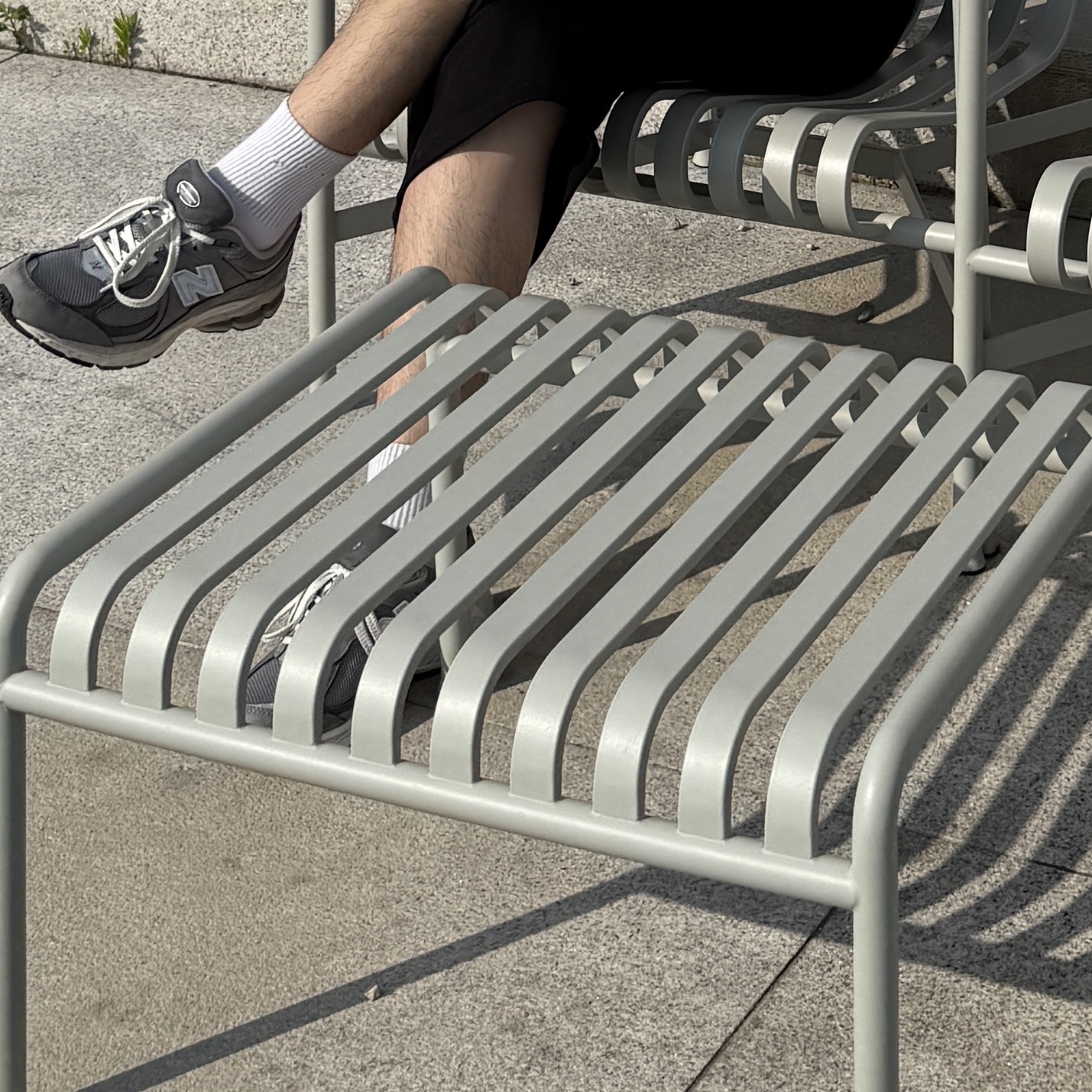 New Balance 2002R Premium Vintage Grey 착용 스타일