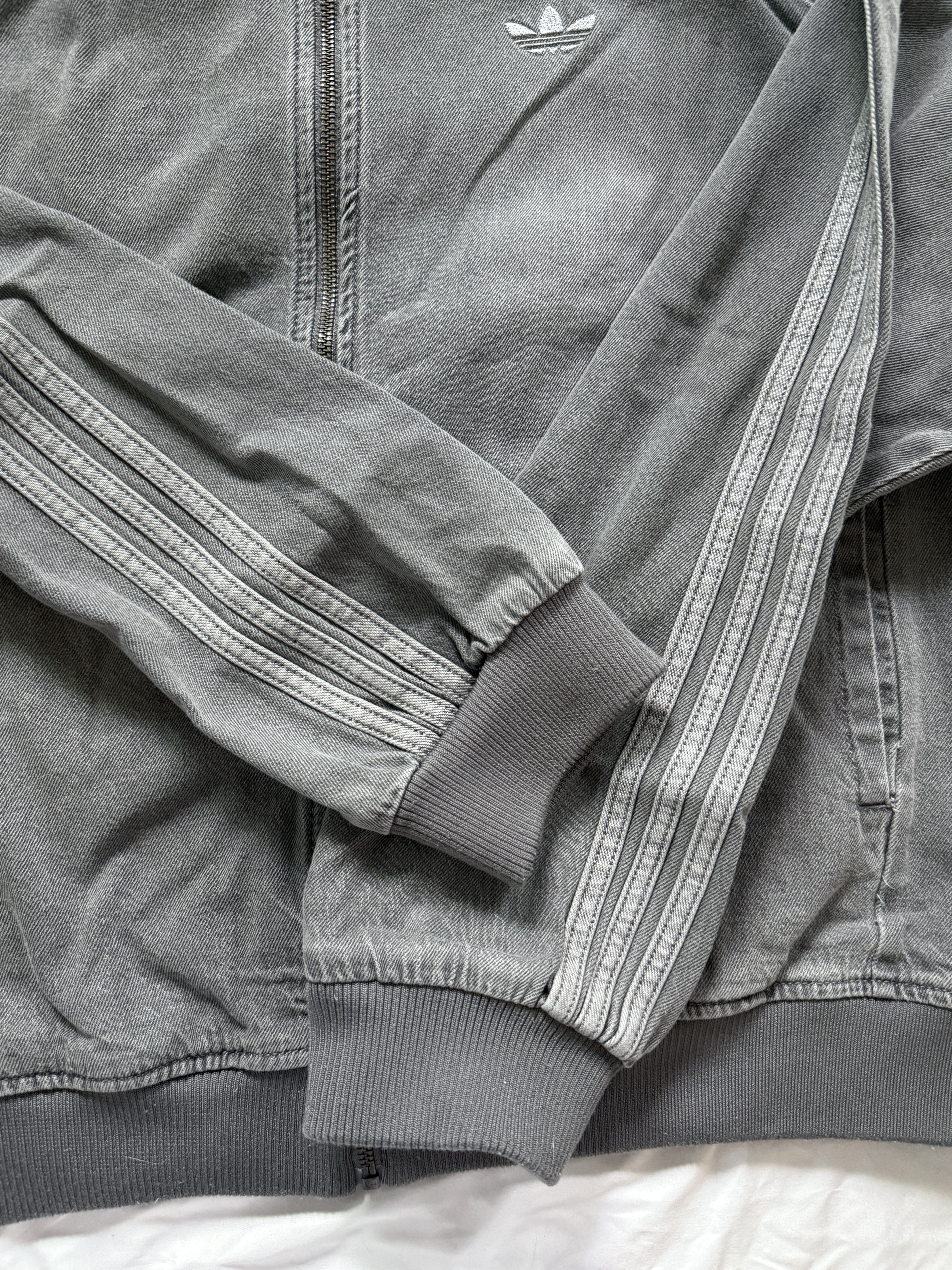 Adidas SST Adicolor Loose SST Denim Black Wash Jacket Denim - KR Sizing, Arc'teryx Gore 5 Panel Cap Black 착용 스타일 - 2