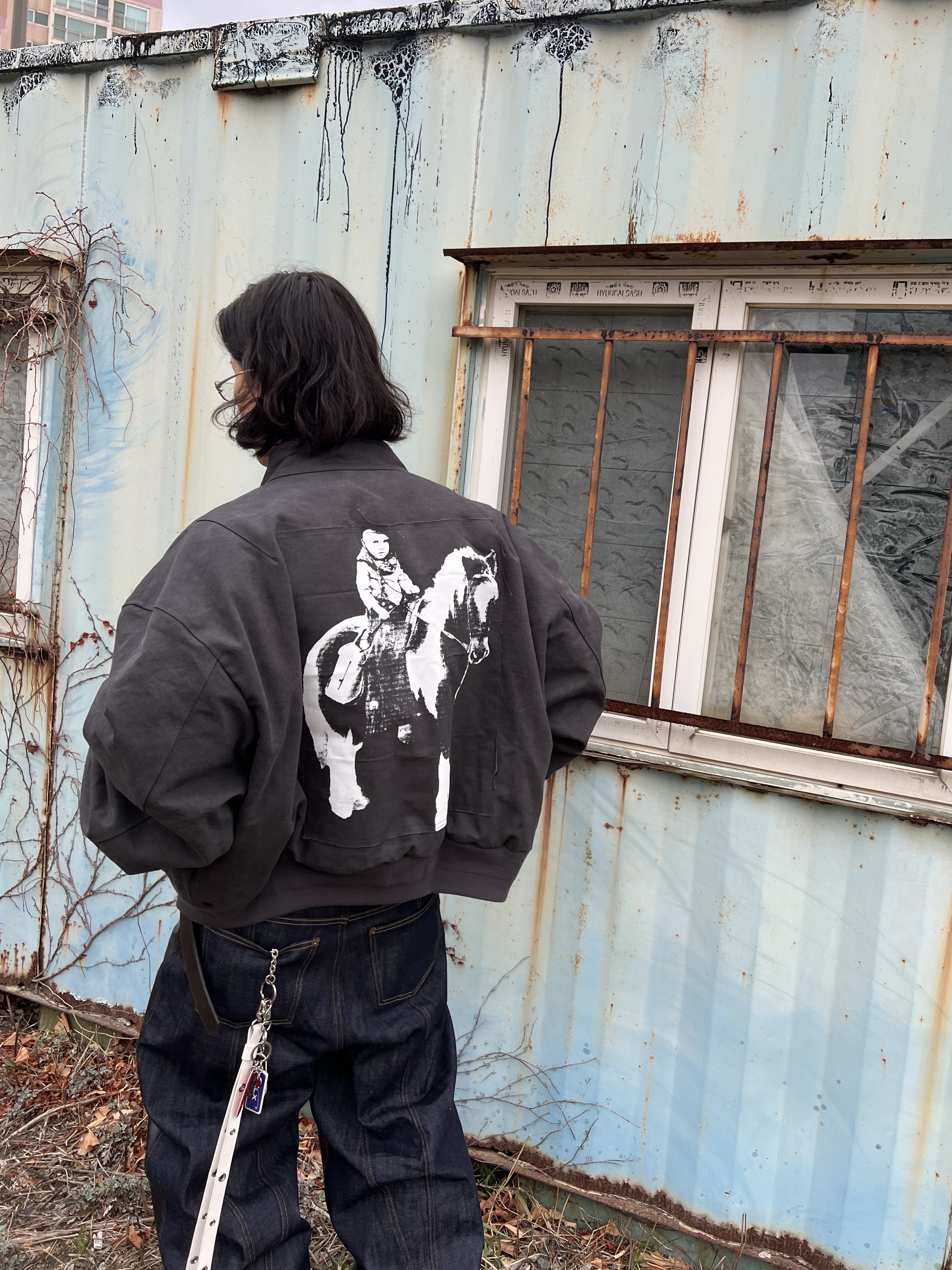 MJD Cowboy Canvas Harrington Jacket Charcoal, Undermycar MU.128 Original Logo Cracked Leather Belt Silver / Black 착용 스타일 - 1