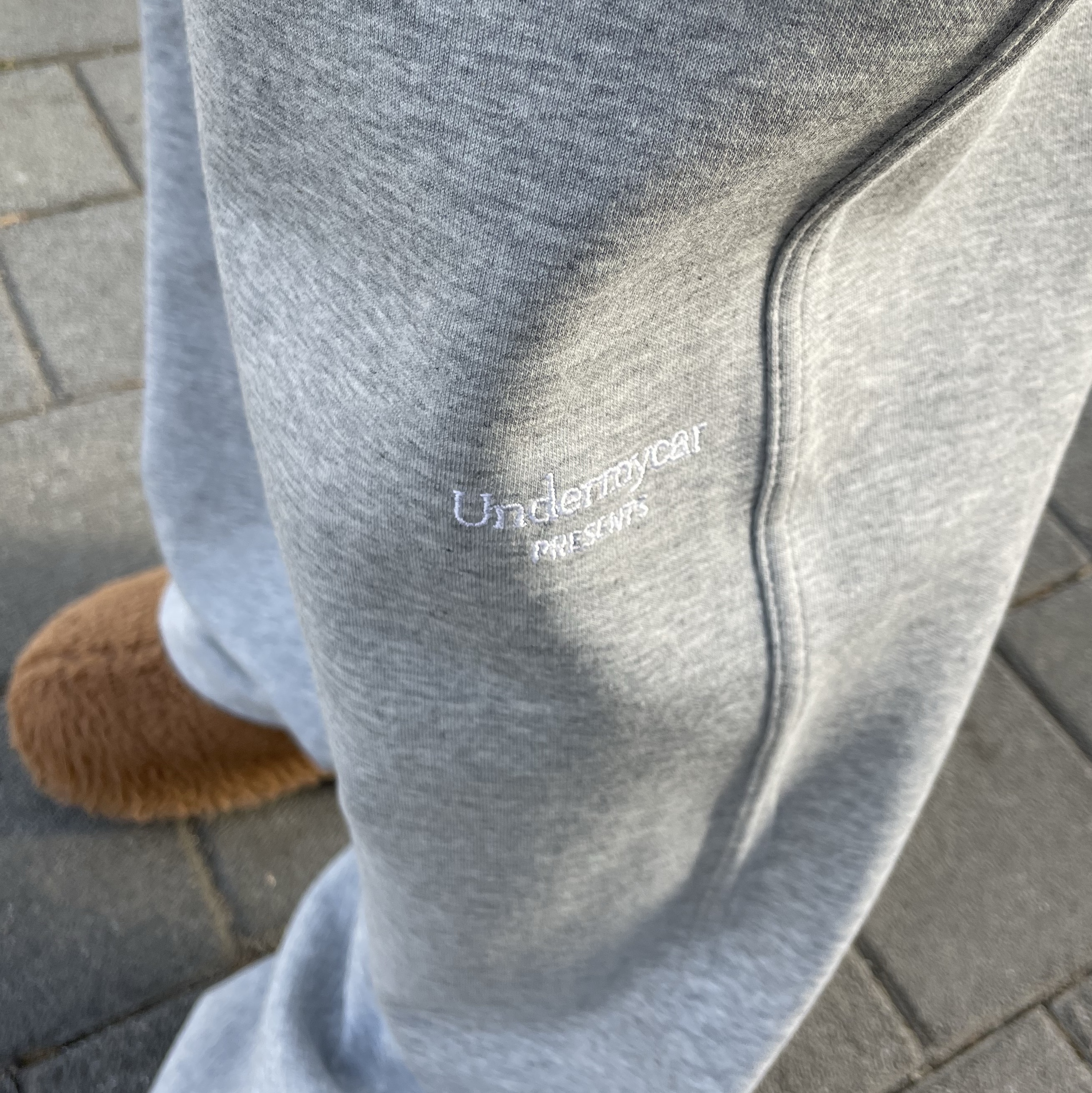 Undermycar Mu.163 Classic Logo Baggy Fit Sweat Pants Melange Gray 착용 스타일 - 2