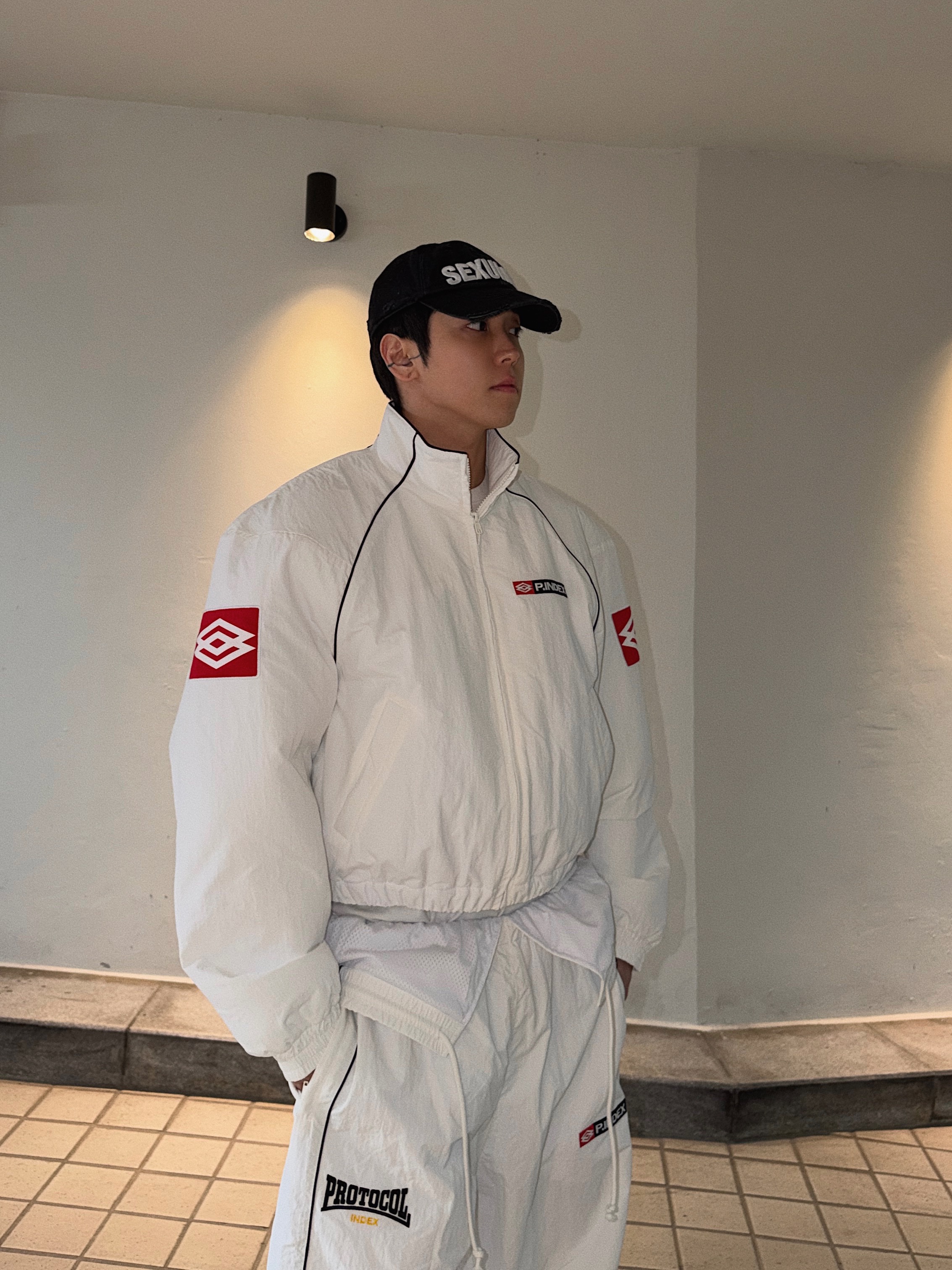 LOSTGARDEN Phantom, Protocol Index Exaggerated Shoulder Air Jacket White 착용 스타일 - 3