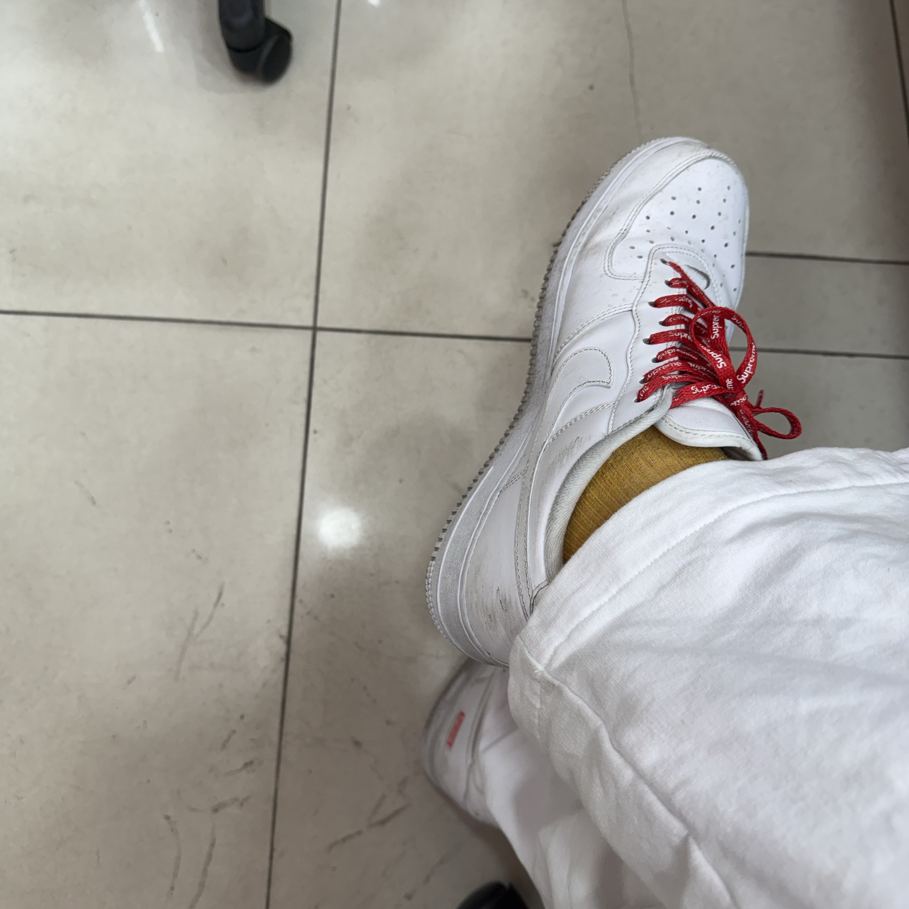 Nike x Supreme Air Force 1 Low White, Supreme Woven Shoulder Bag Red - 23SS 착용 스타일