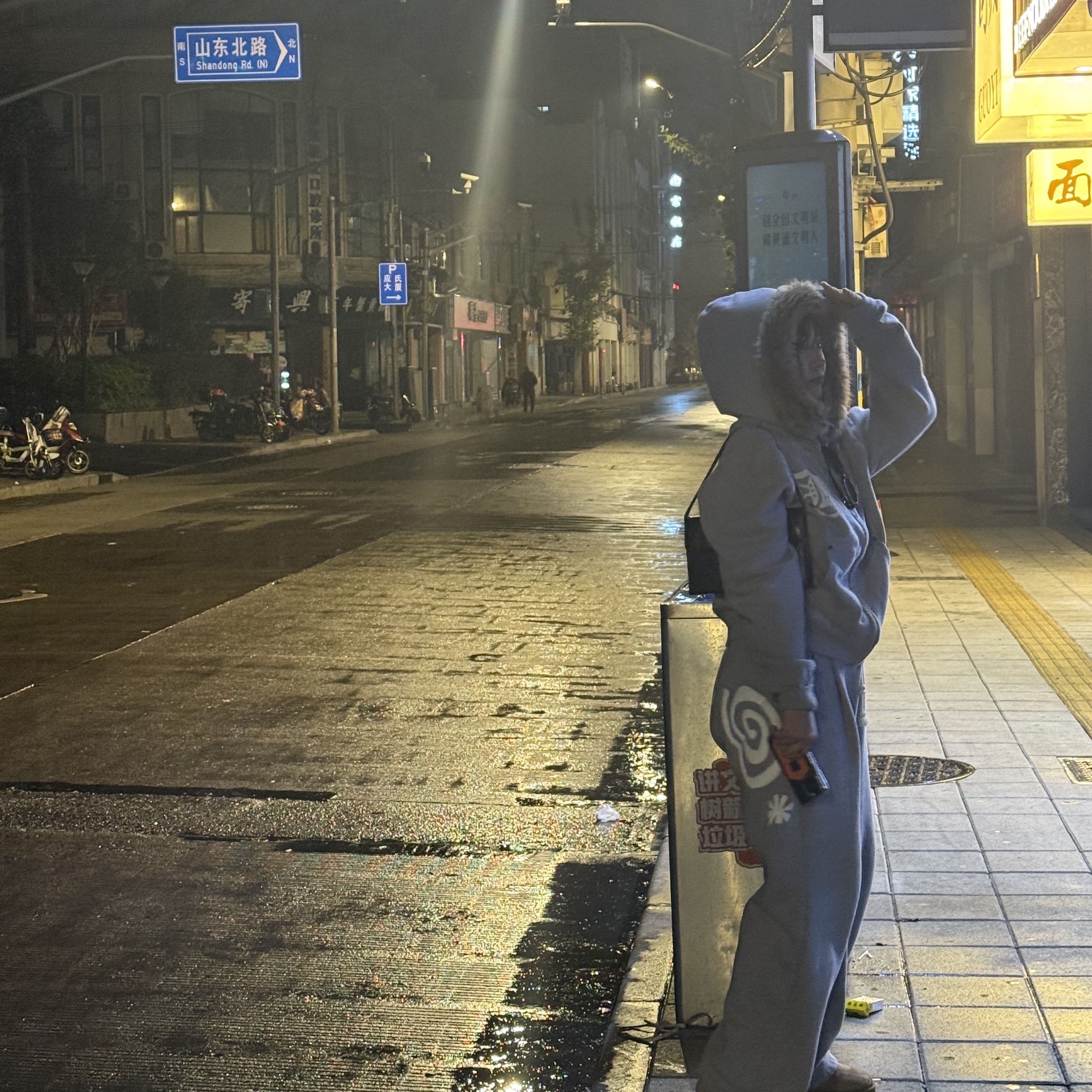 AMOU Fur Hoodie Zip Up Gray, AMOU Molly One Tuck Sweat Pants Gray 착용 스타일