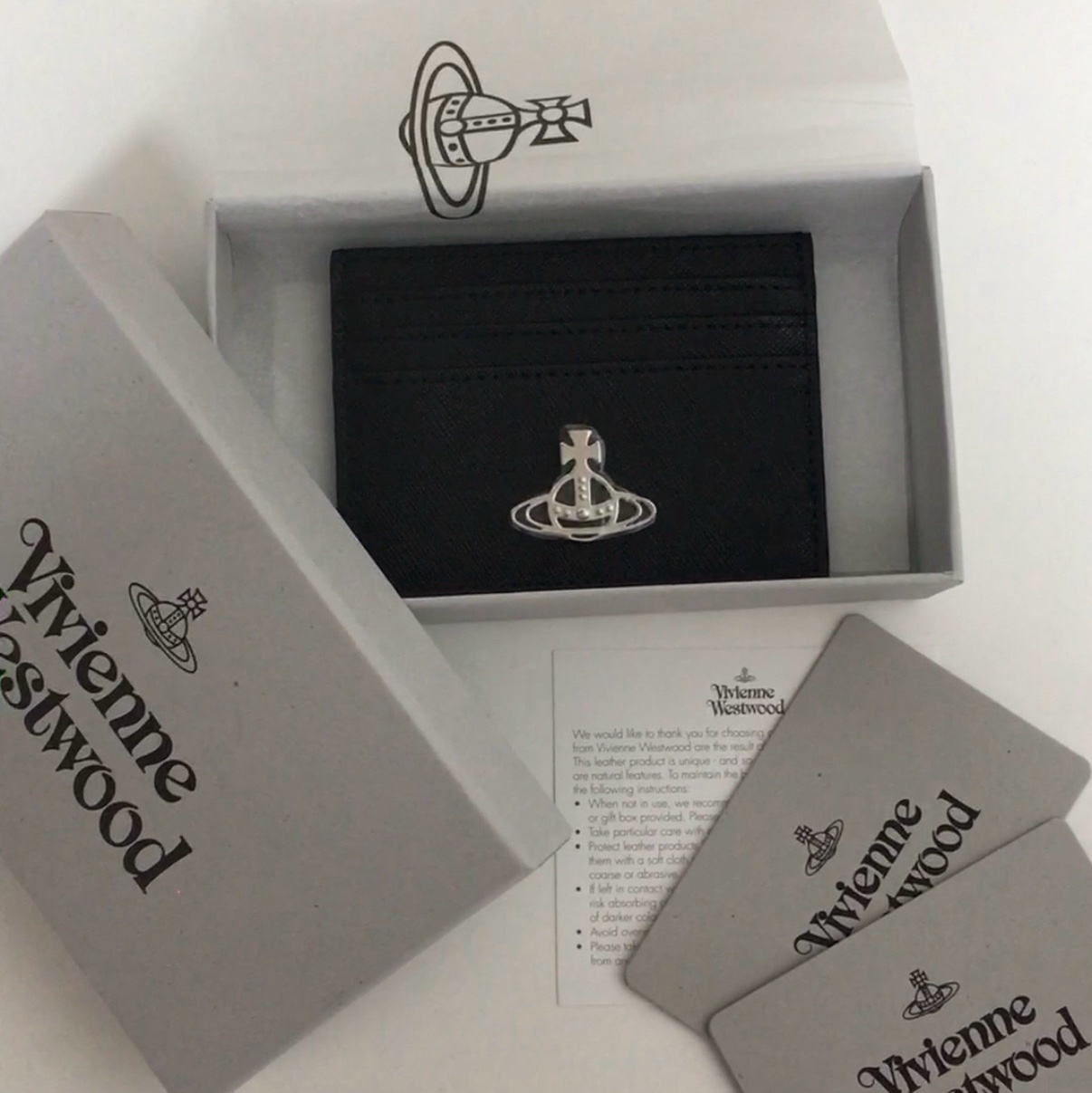 Vivienne Westwood Flat Card Holder Black 착용 스타일