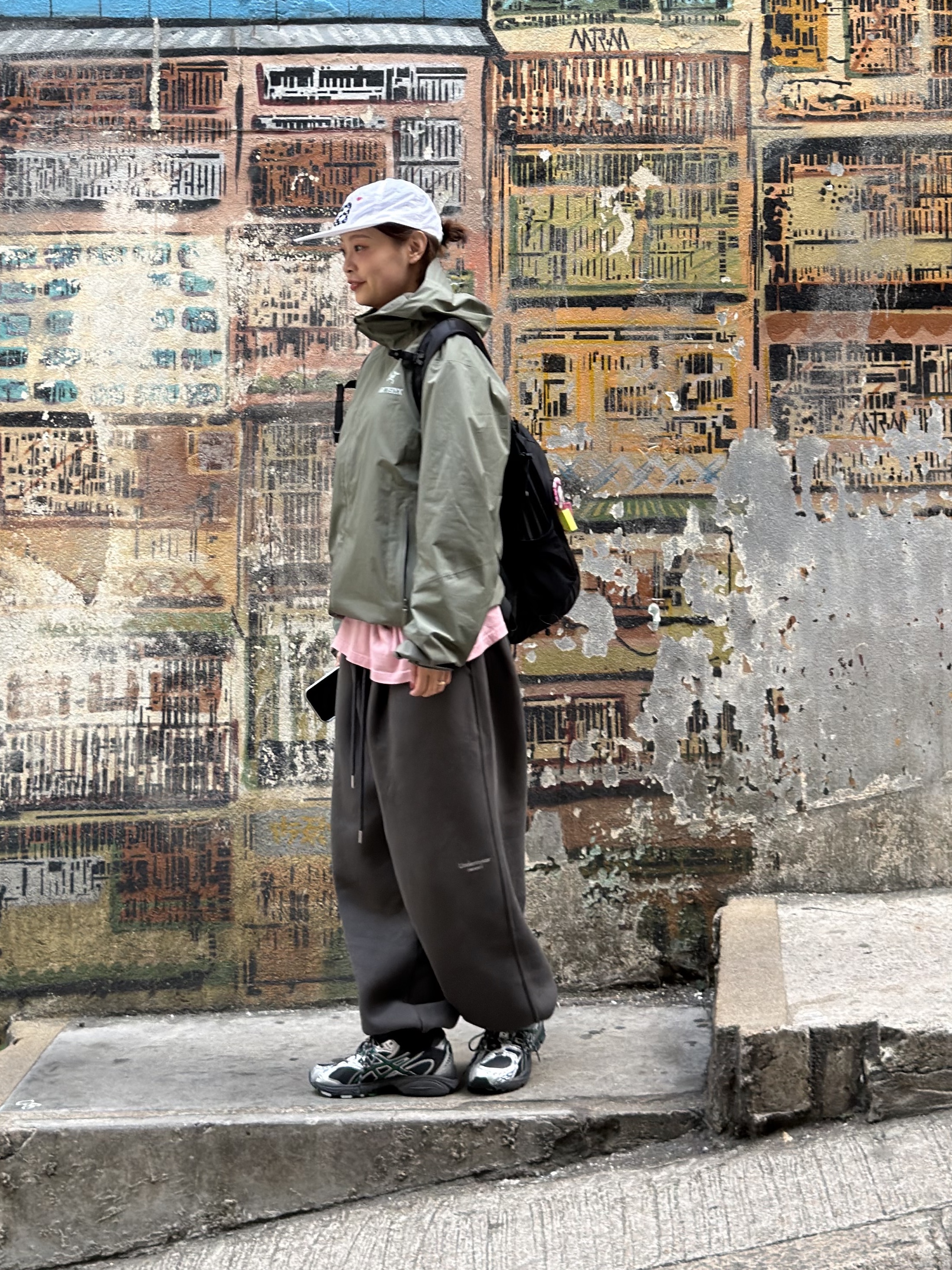 Asics Gel-Nimbus 10.1 Obsidian Grey Green Basil, Undermycar Mu.03 Anti Fxxking Logo Play Oversized Sweat Jogger Olive 착용 스타일 - 8