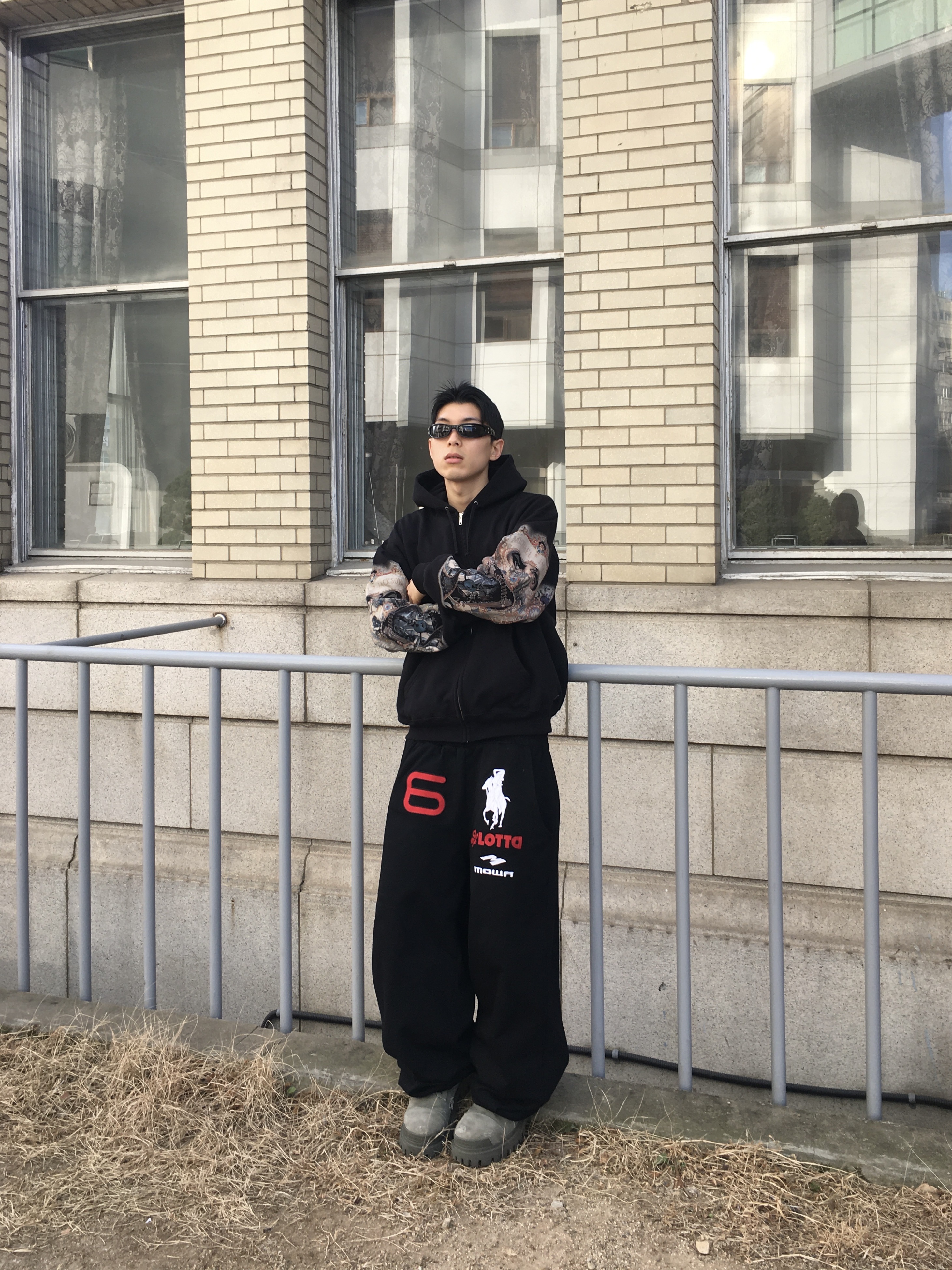 Supreme x Michael Jackson Dangerous Zip Up Hooded Sweatshirt Black - 25FW, Gentle Monster x Maison Margiela MM203 Black Gray 착용 스타일 - 2