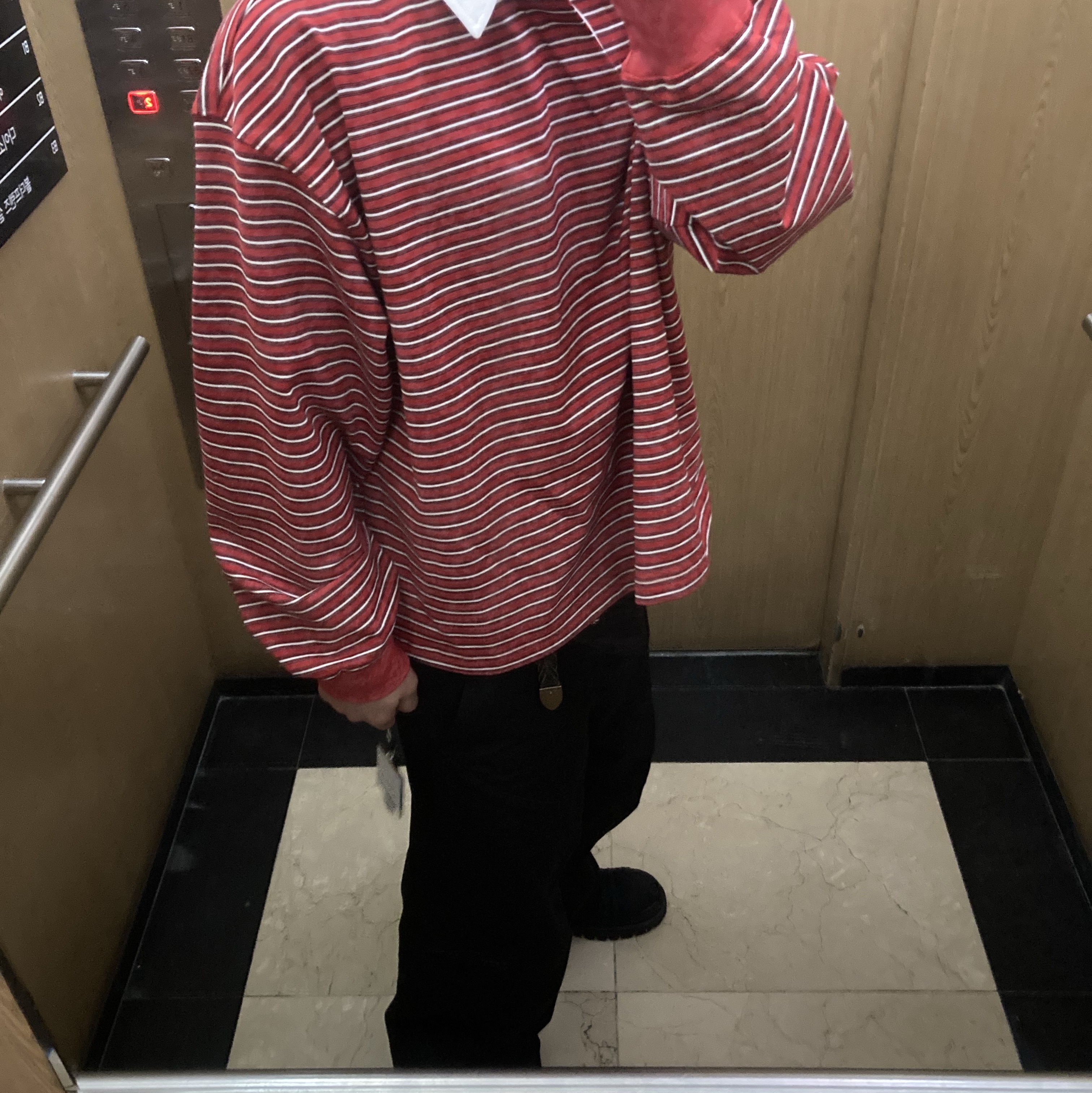 Nonnod Bias Polo Shirt Red Stripe, Nonnod Segment Pants Black 착용 스타일 - 2