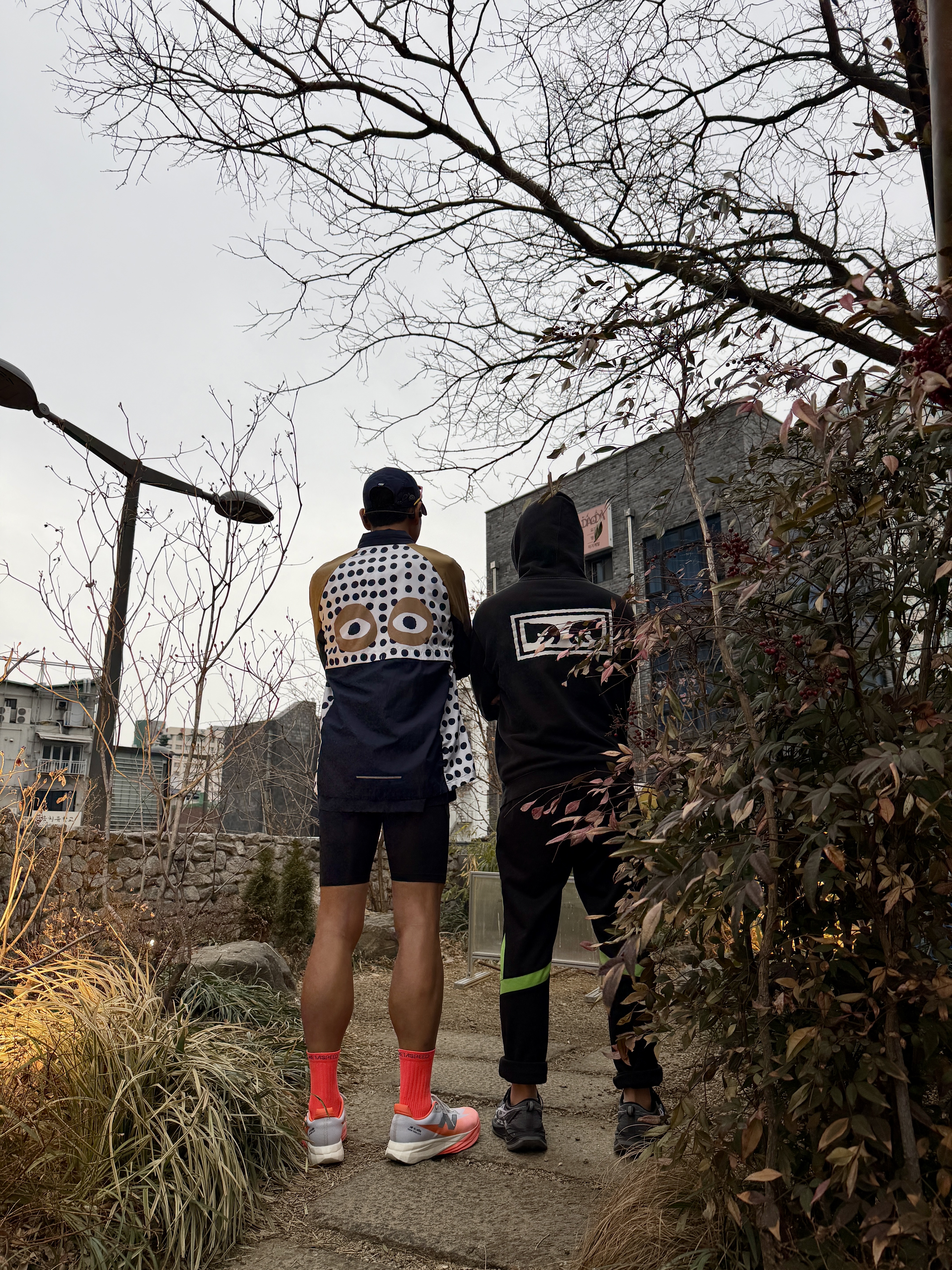 Nike Lava Loops Dri-Fit ADV Running Tights Black Anthracite - Asia, New Balance TCS NYC Marathon FuelCell SC Elite v5 Grapefruit Grey Matter - D Standard 착용 스타일 - 2