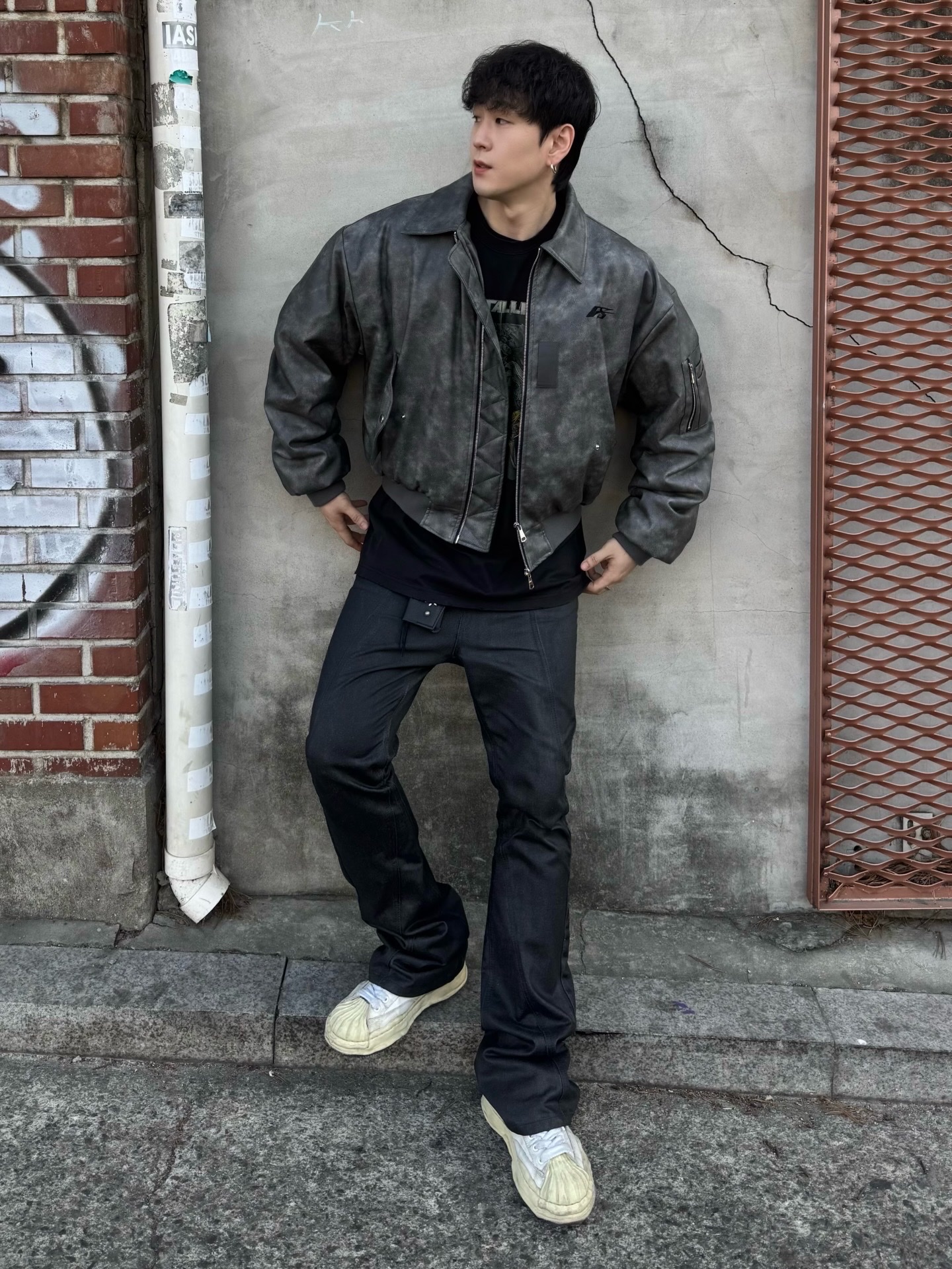 Maison Mihara Yasuhiro Blakey VL OG Sole Canvas Low-top Sneakers White, Force Sensitive FS Leather MA-1 Black 착용 스타일 - 2