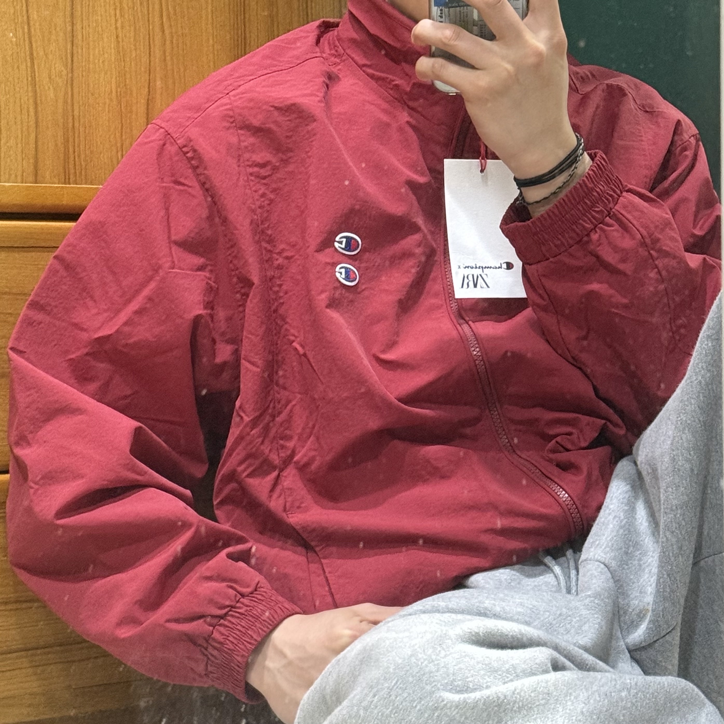 Zara x Champion Technical Patch Jacket Red 착용 스타일 - 5