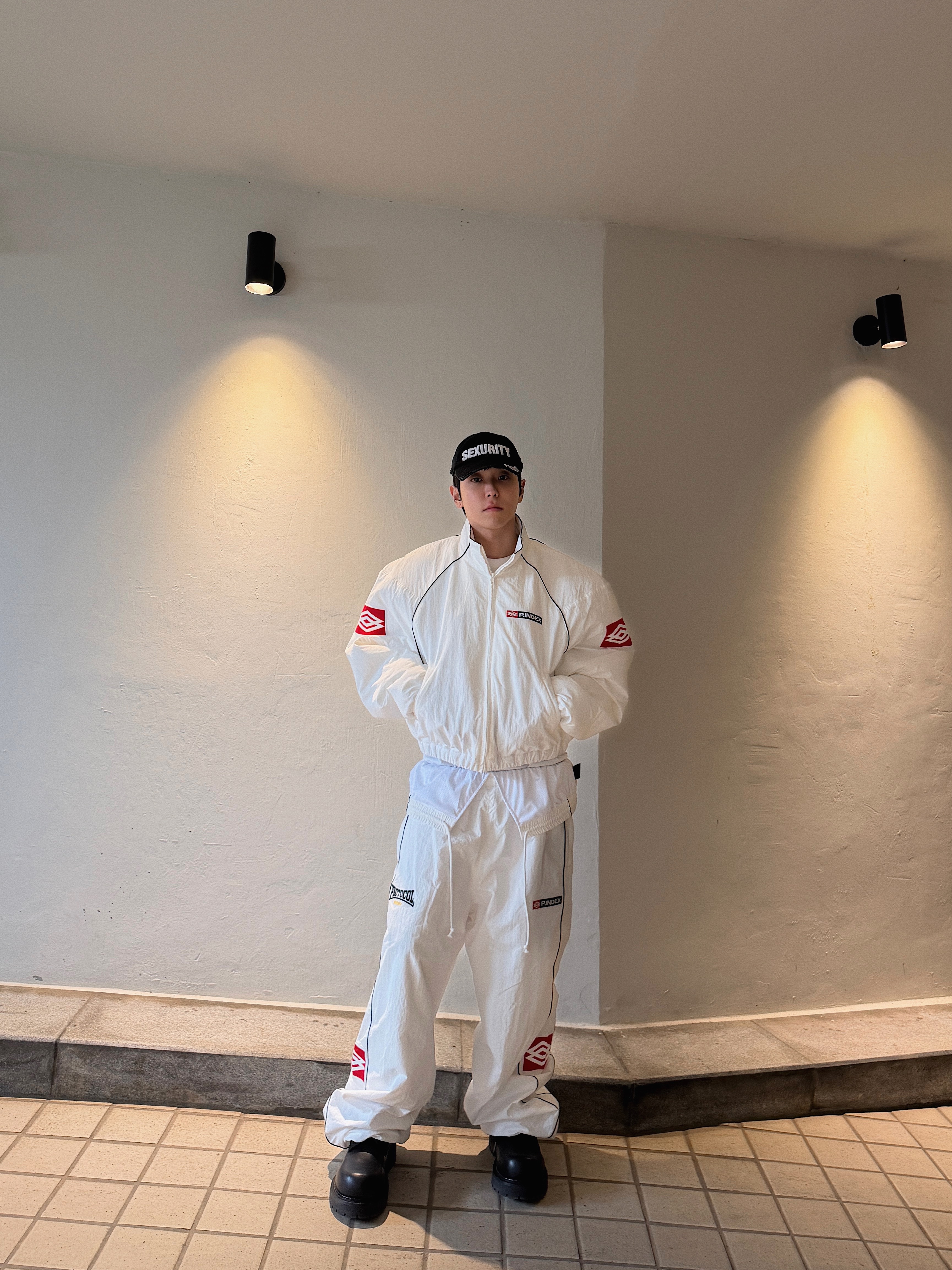 LOSTGARDEN Phantom, Protocol Index Exaggerated Shoulder Air Jacket White 착용 스타일 - 1