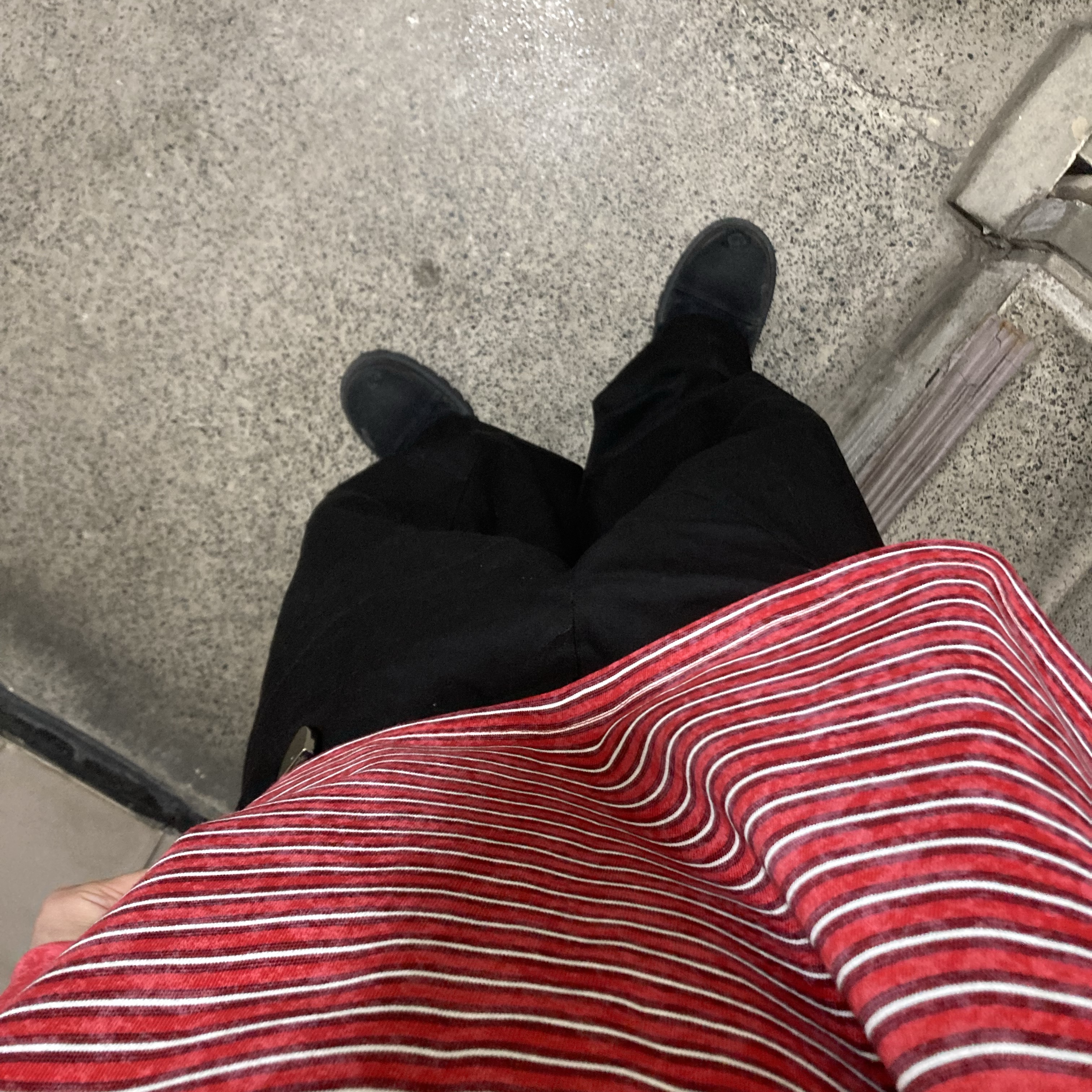 Nonnod Bias Polo Shirt Red Stripe, Nonnod Segment Pants Black 착용 스타일 - 3