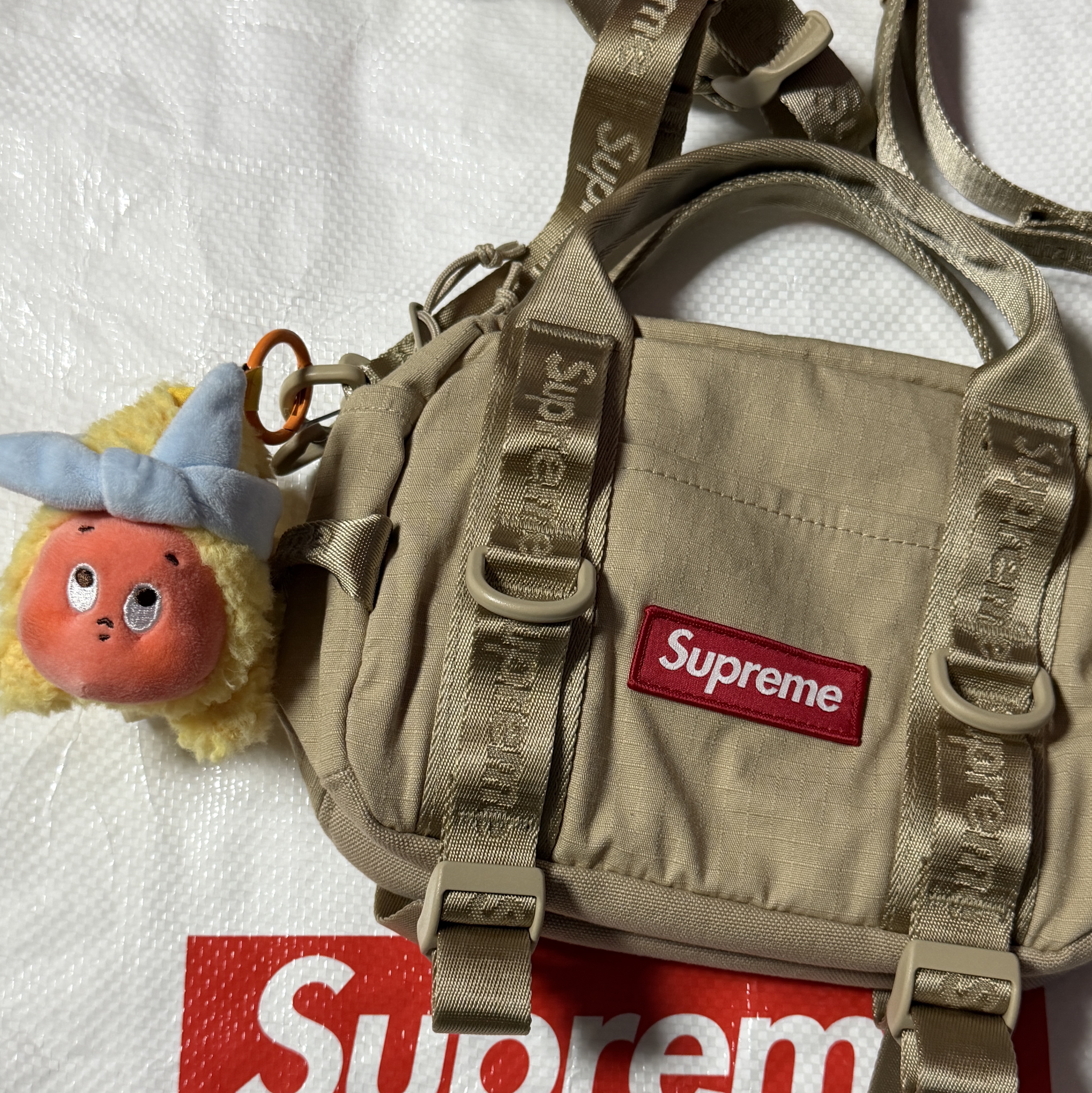 Supreme Mini Duffle Bag Tan - 26SS 착용 스타일