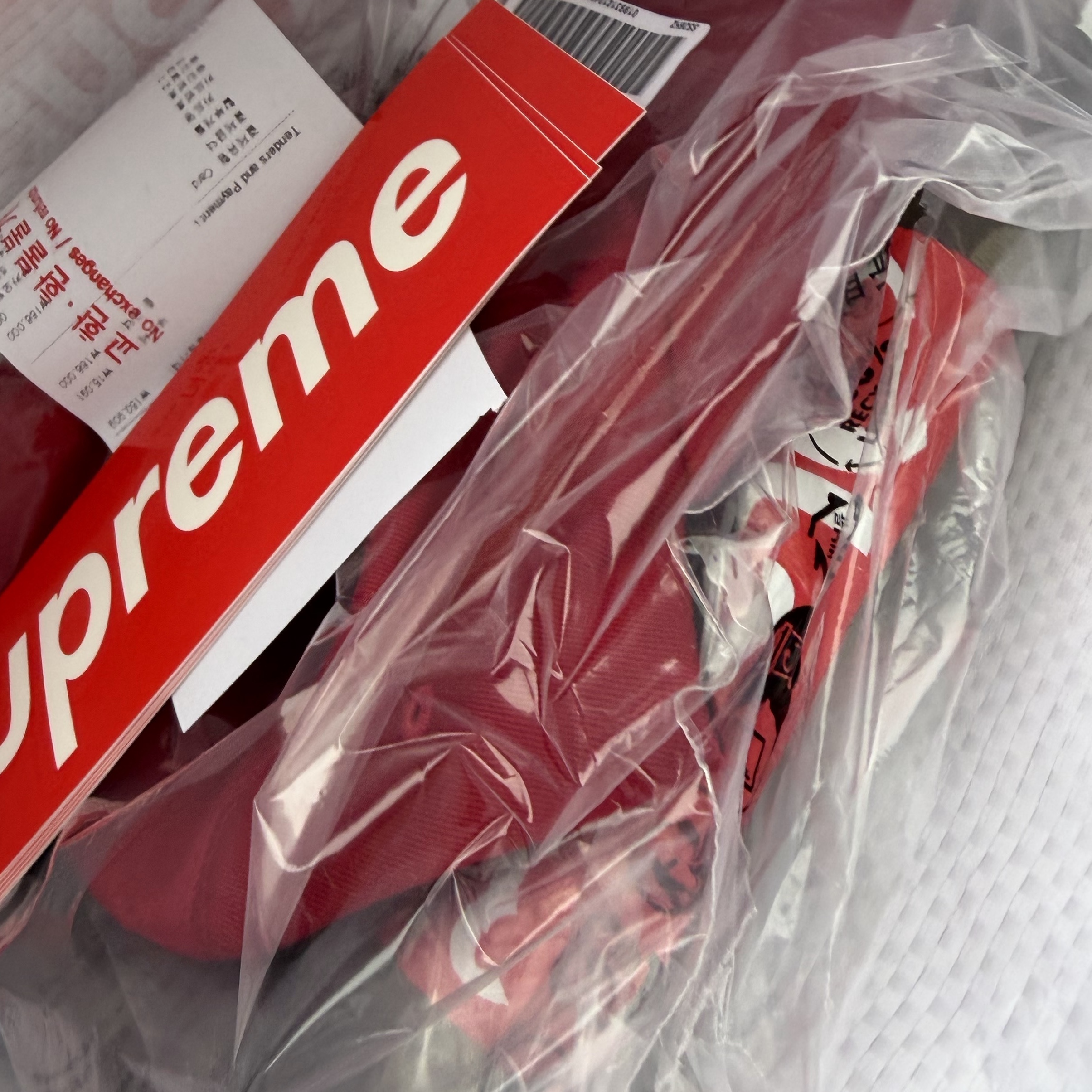 Supreme Arabic Box Logo T-Shirt Woodland Camo - 26SS, Supreme Washed Chino Twill Camp Cap Red - 26SS 착용 스타일